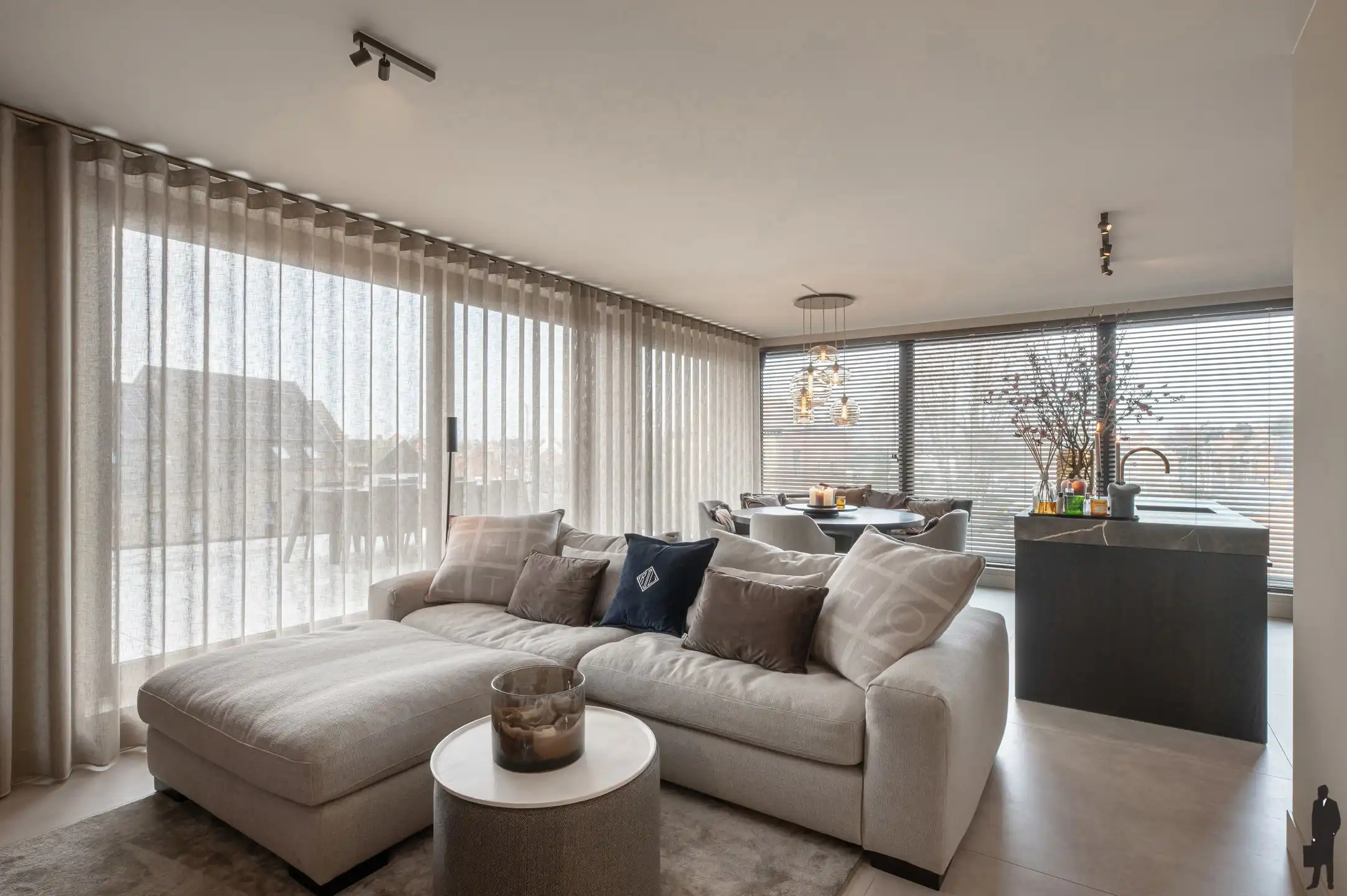 Zeer luxe afgewerkt nieuwbouw appartement van ca. 110 m² met uitzonderlijk ruim ZW-terras van ca. 70 m² in het centrum van Hoogstraten! foto 16