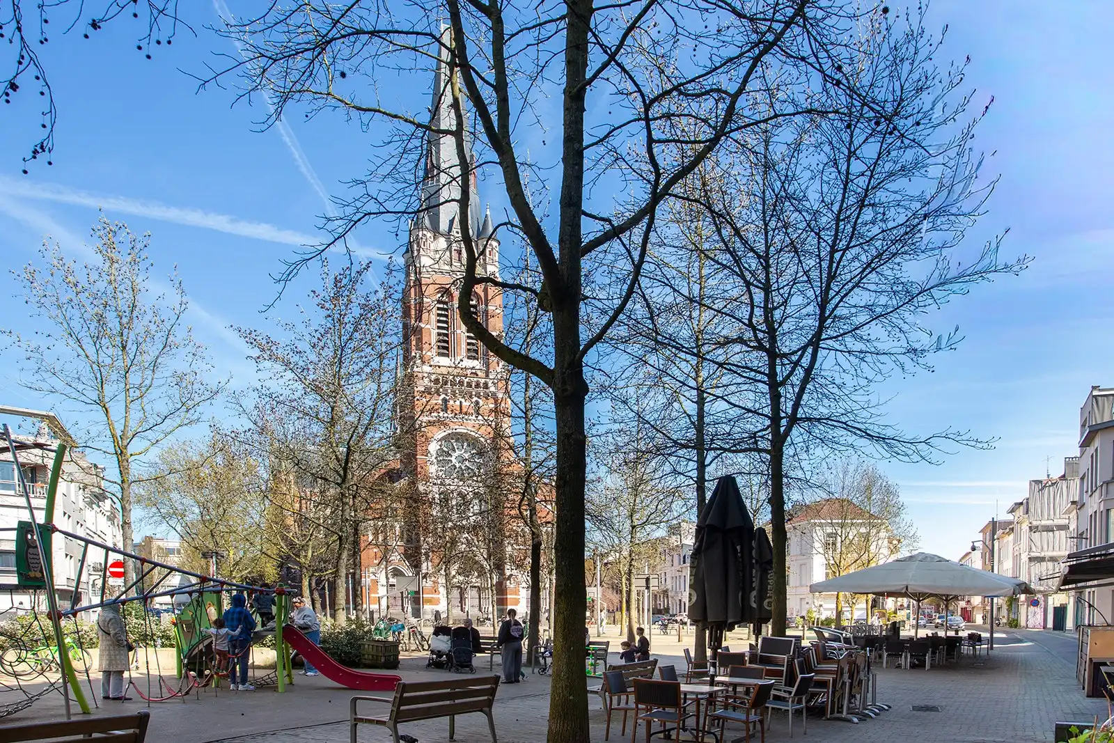 Ruim en licht appartement met 2 slaapkamers foto 21