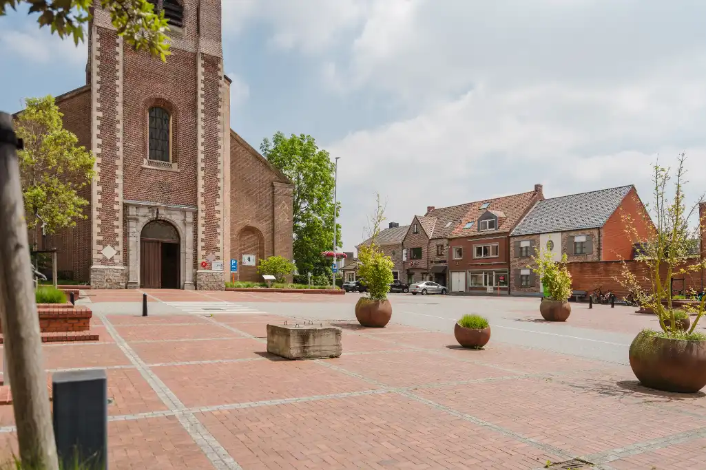 Unieke handelsopportuniteit op het Kerkplein van Sint-Eloois-Winkel foto 2