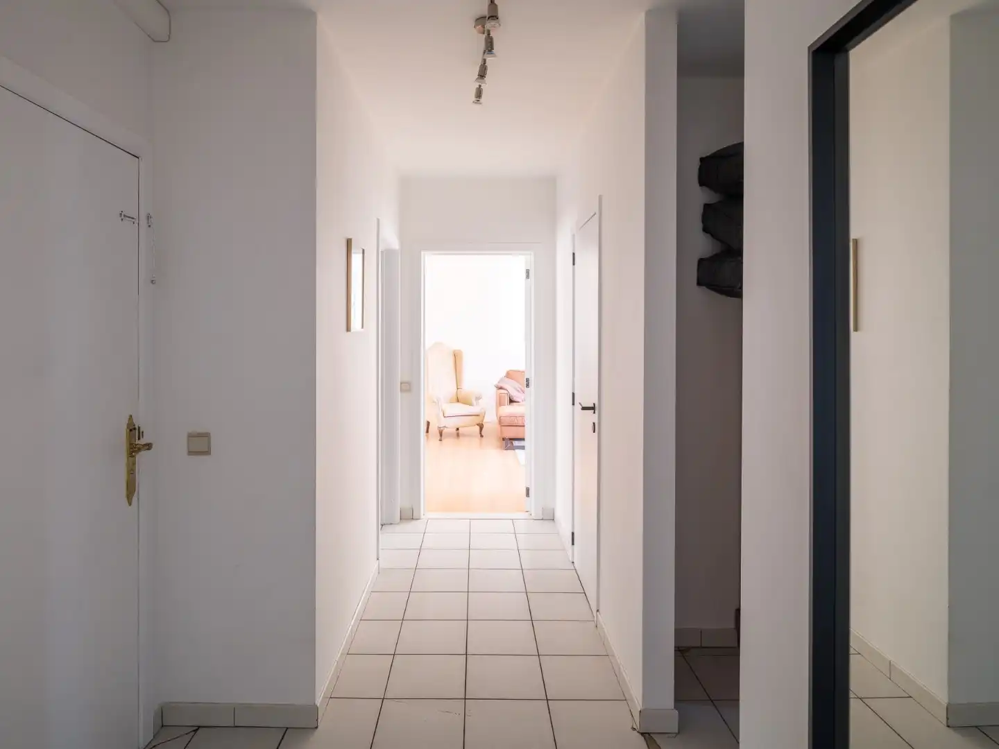 Ruim appartement met terras, garage en 2 slaapkamers in Drongen foto 2