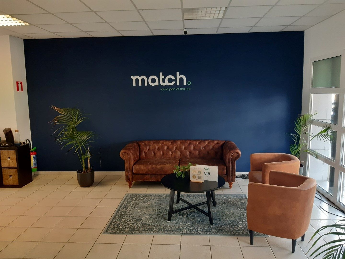 Uitstekend gelegen commercieel pand met parkeermogelijkheden ! foto 3