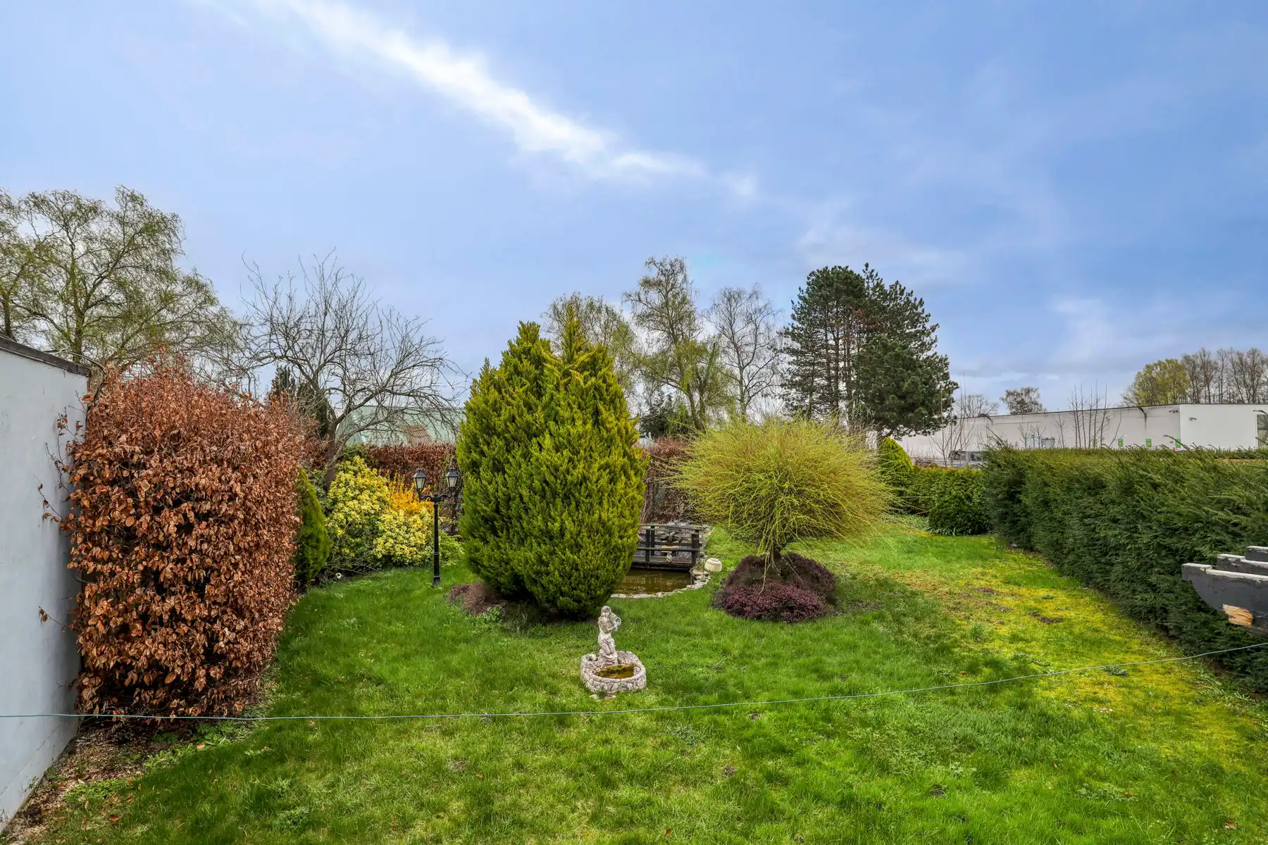 Leemans Immobiliën biedt u deze solide en ruime woning aan op een uitstekende en centrale ligging in Denderleeuw. foto 28