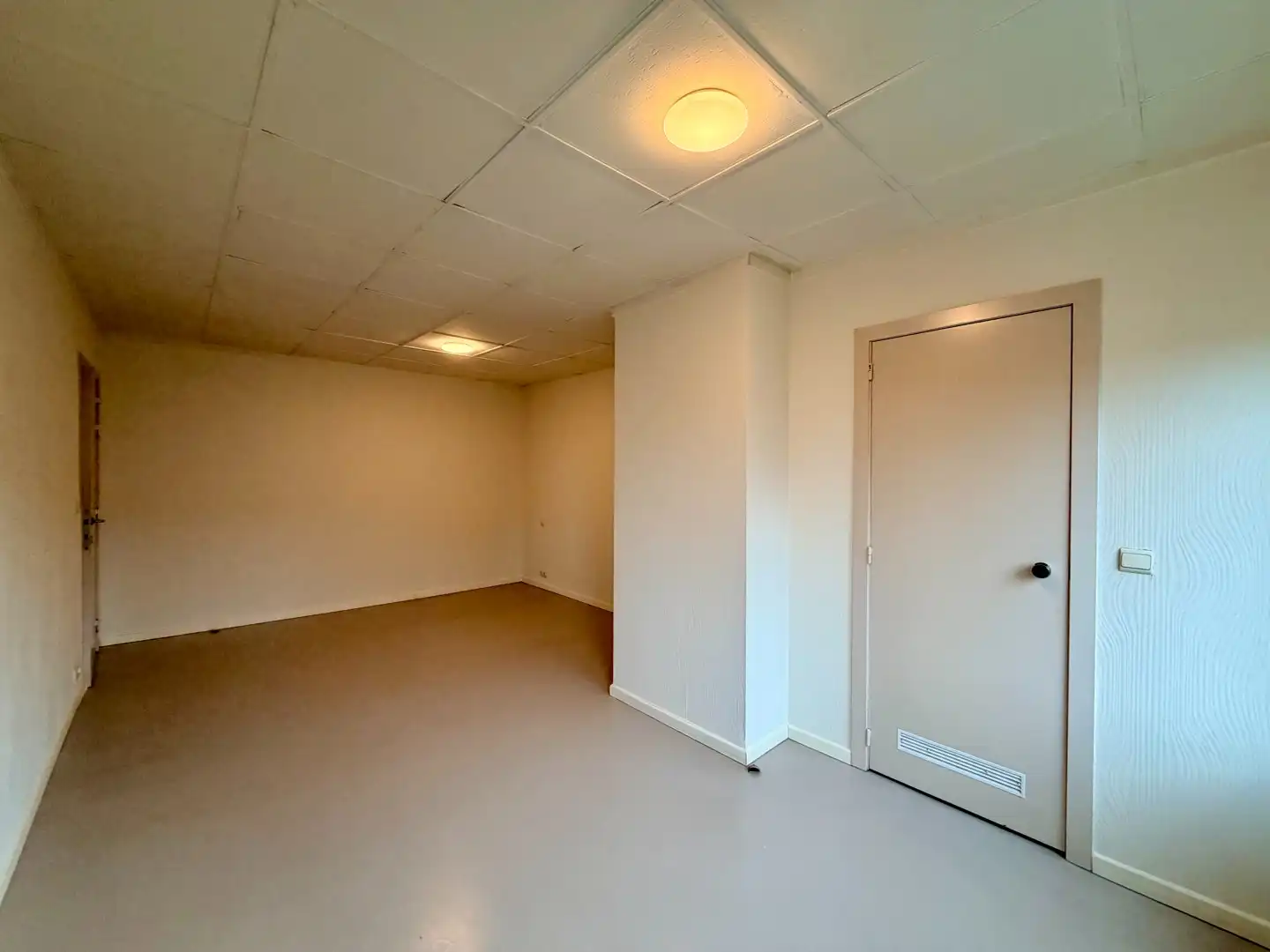 Recent opgefrist appartement met 2 slaapkamers te Gits! foto 8