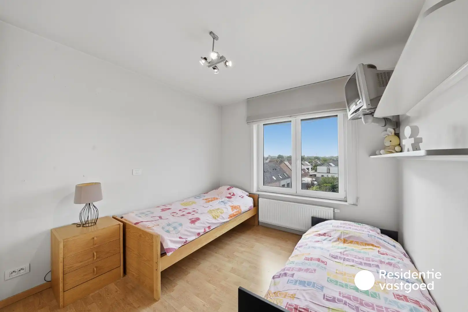 Ruim en lichtrijk duplexappartement met garage en twee terrassen in centrum Eernegem foto 17