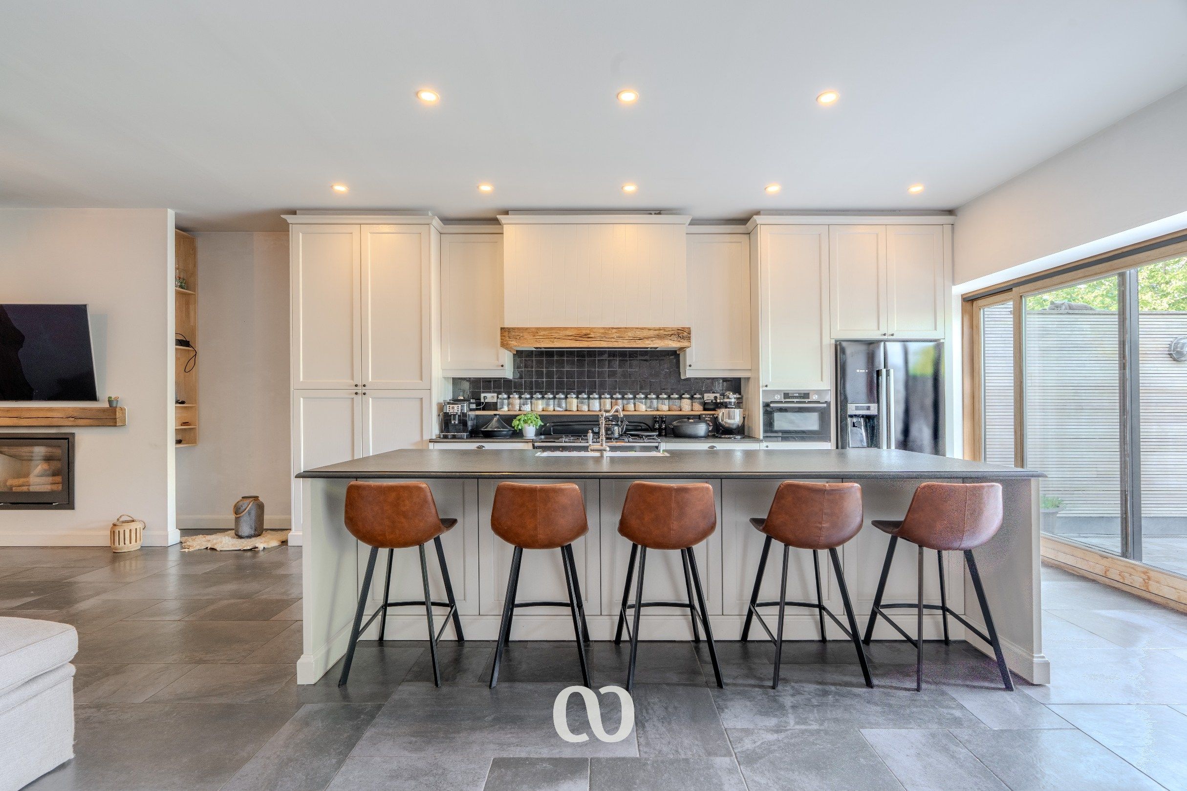 Prachtig gerenoveerde herenwoning met zeer veel ruimte foto 9