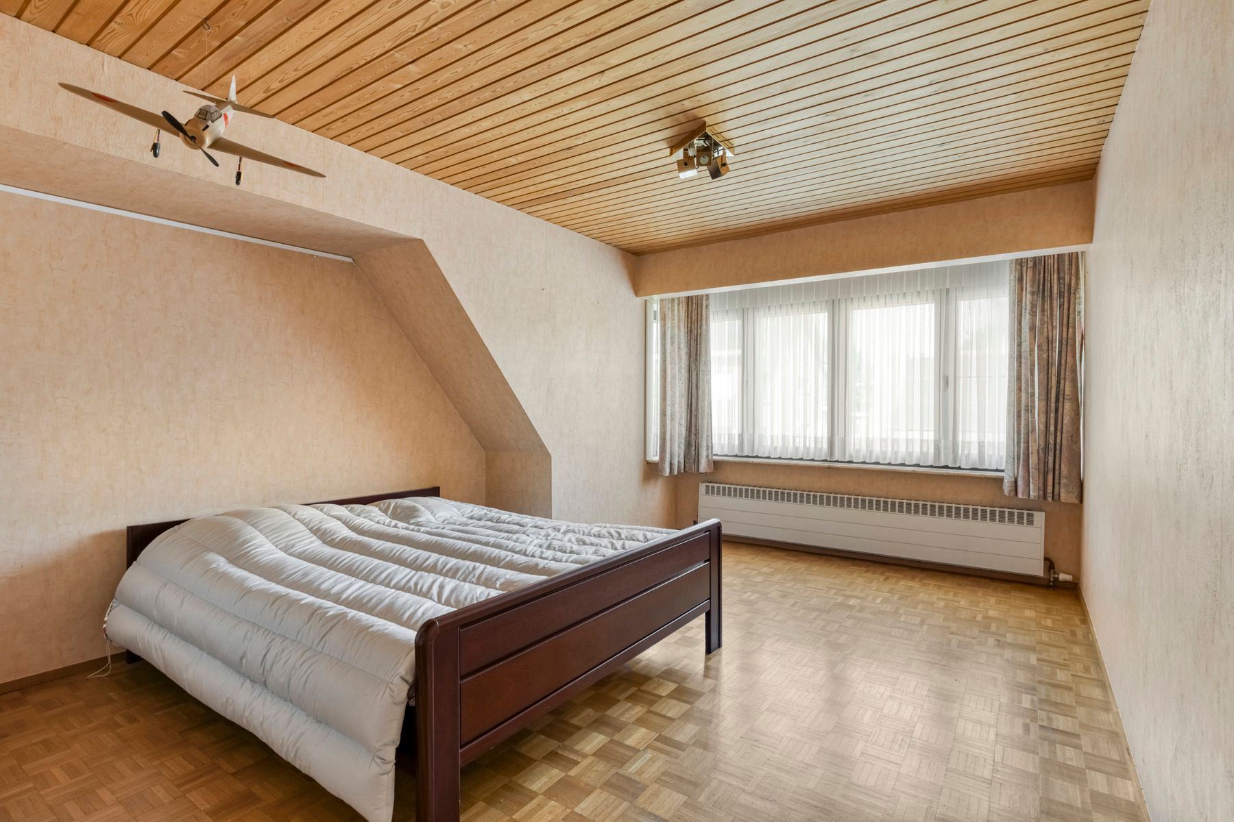 Architecturale parel met 3slaapkamers en garage op 14a 42ca! foto 12