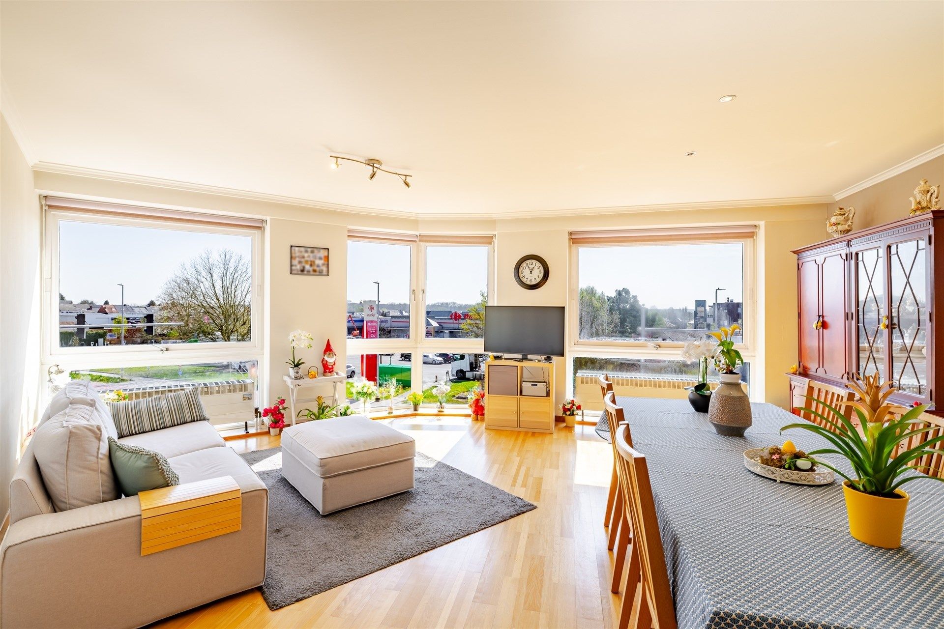 Zonnig hoekappartement met garage op gunstige ligging foto {{pictureIndex}}