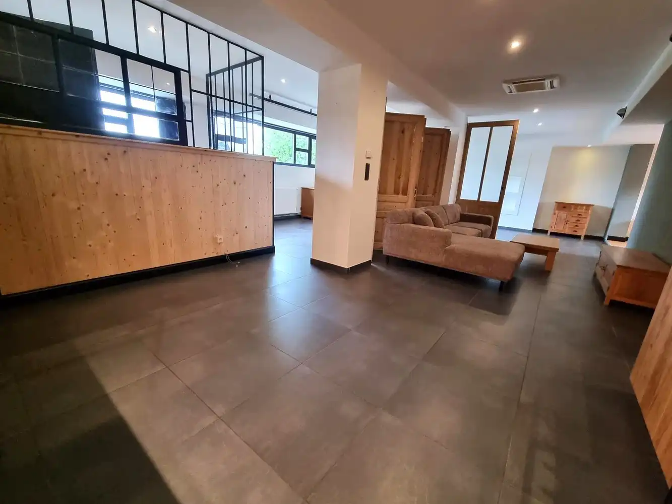 Zeer ruim gelijkvloers appartement (248 m²) met aparte ingang – ook ideaal als kangoeroe of zorgwoonst foto 4