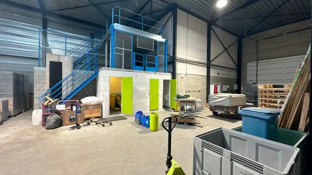 Loods met laadkade en kantoor te huur in Mechelen-Noord I foto 4