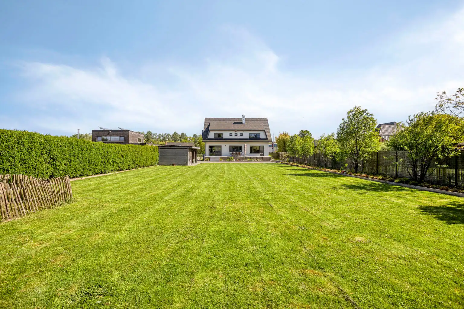 MOOIE, VOLLEDIG GERENOVEERDE WONING MET TUIN  foto 26