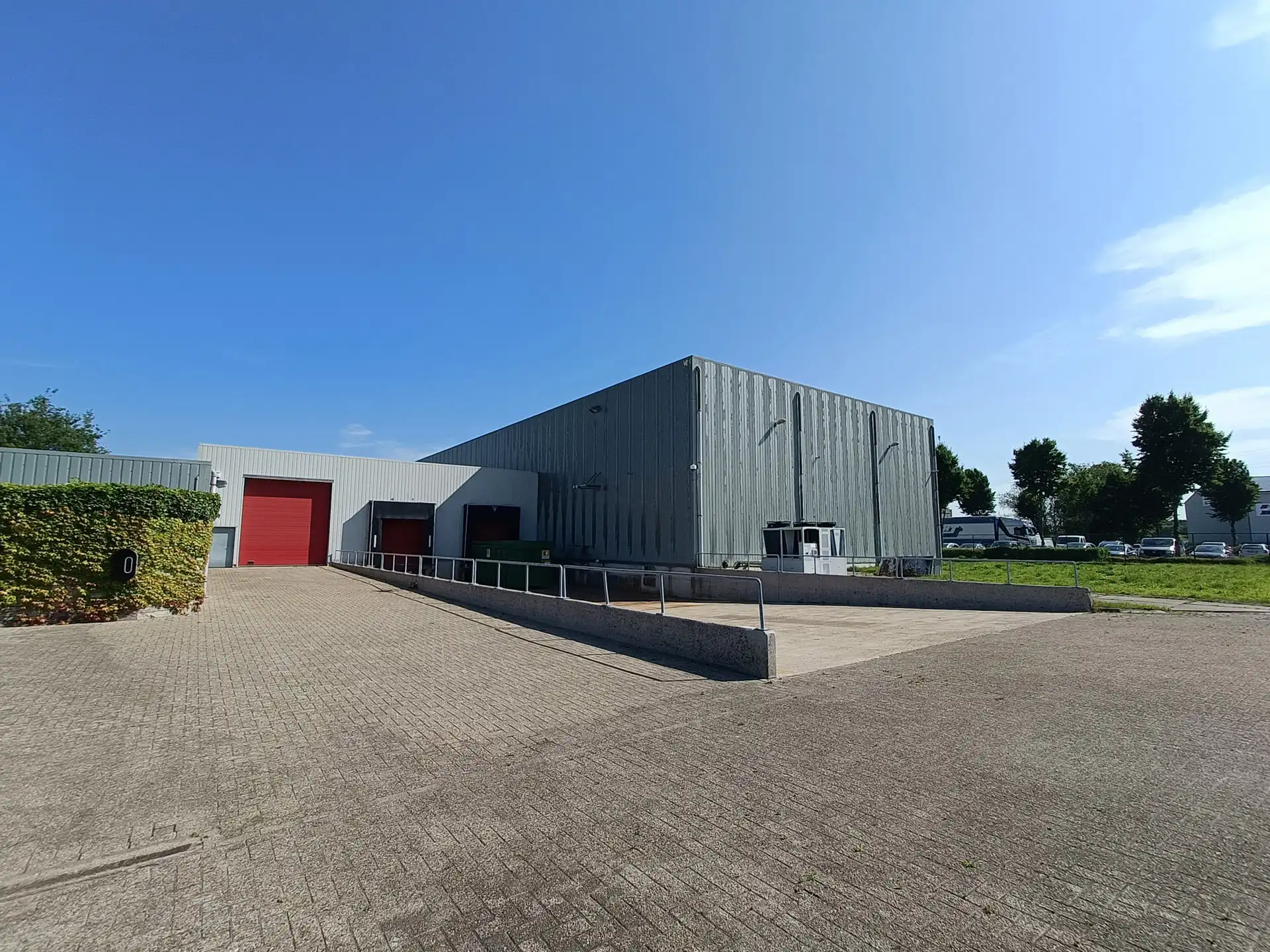Industrieel gebouw te huur in Malle foto {{pictureIndex}}
