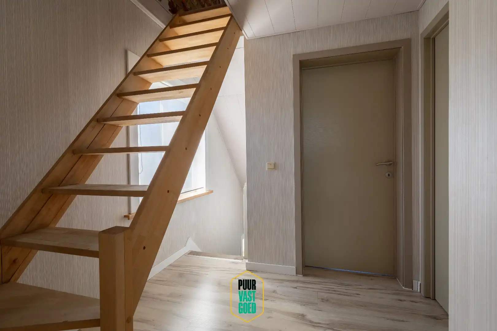 Verzorgde comfortabele halfopen wonig op 476 m² grond, met aangename tuin foto 15