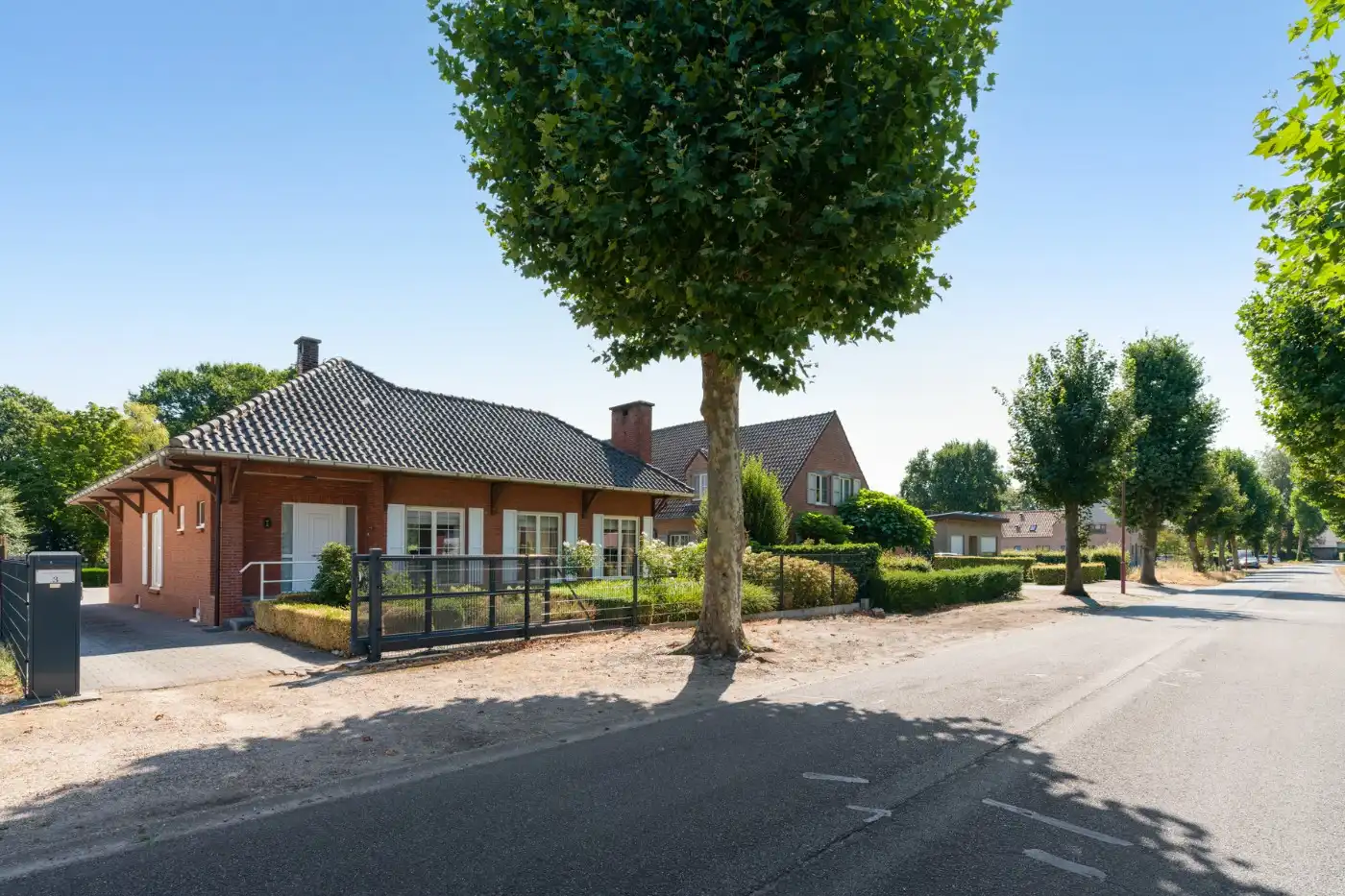 Vrijstaande laagbouwwoning met 3 slpk., garage en prachtige tuin foto 31