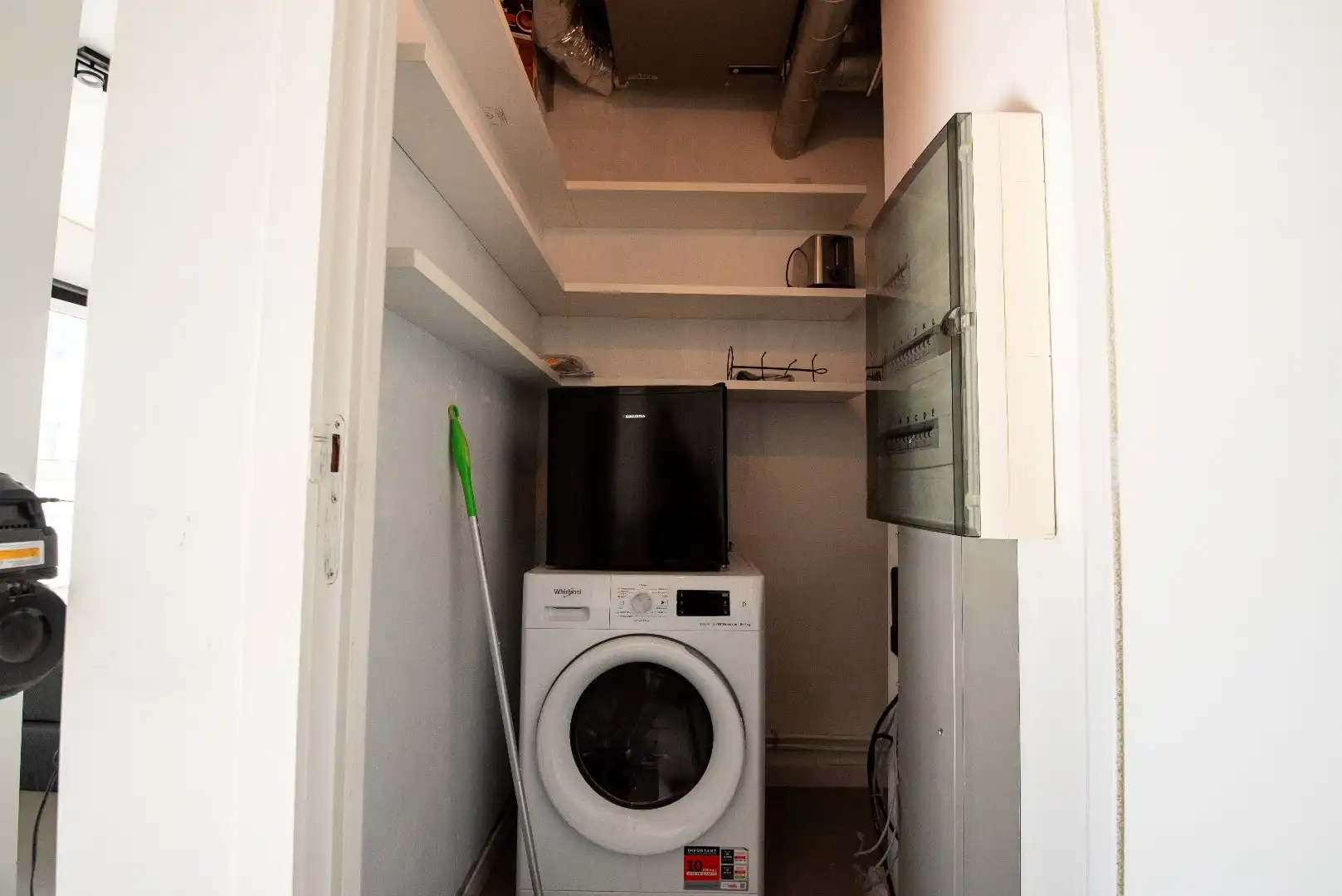 Gemeubeld appartement met autostaanplaats foto 10