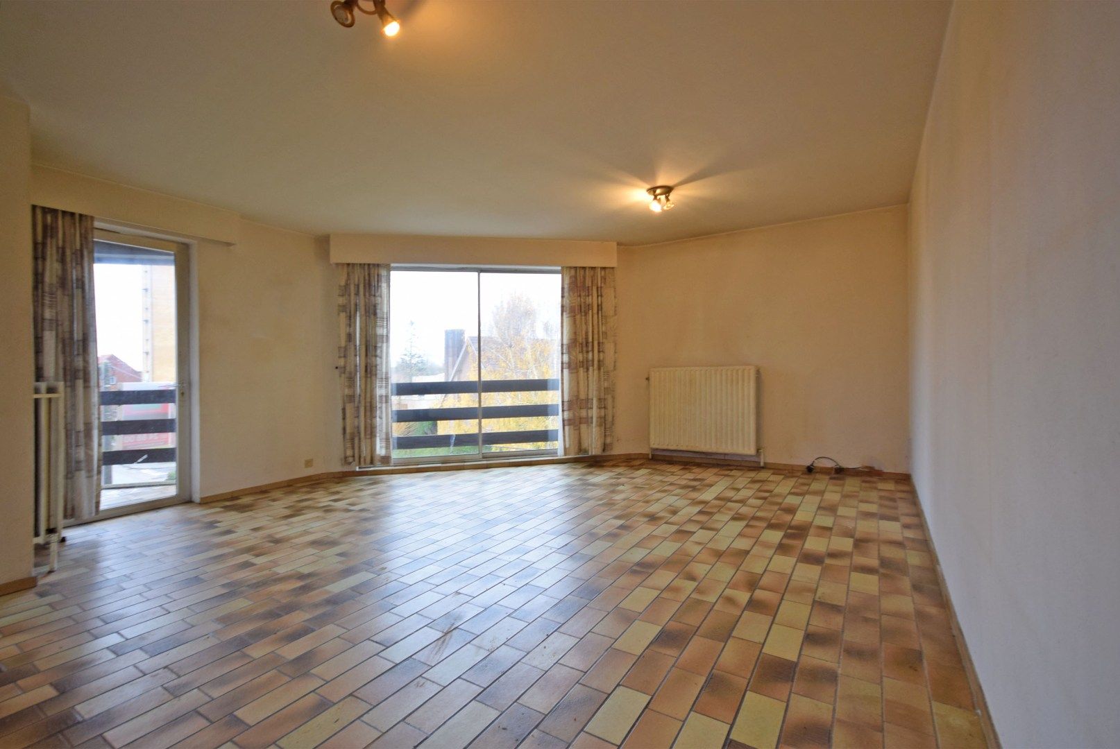 APPARTEMENT MET TWEE SLAAPKAMERS NABIJ CENTRUM ROESELARE - WONEN OF INVESTERINGSKANS foto 3