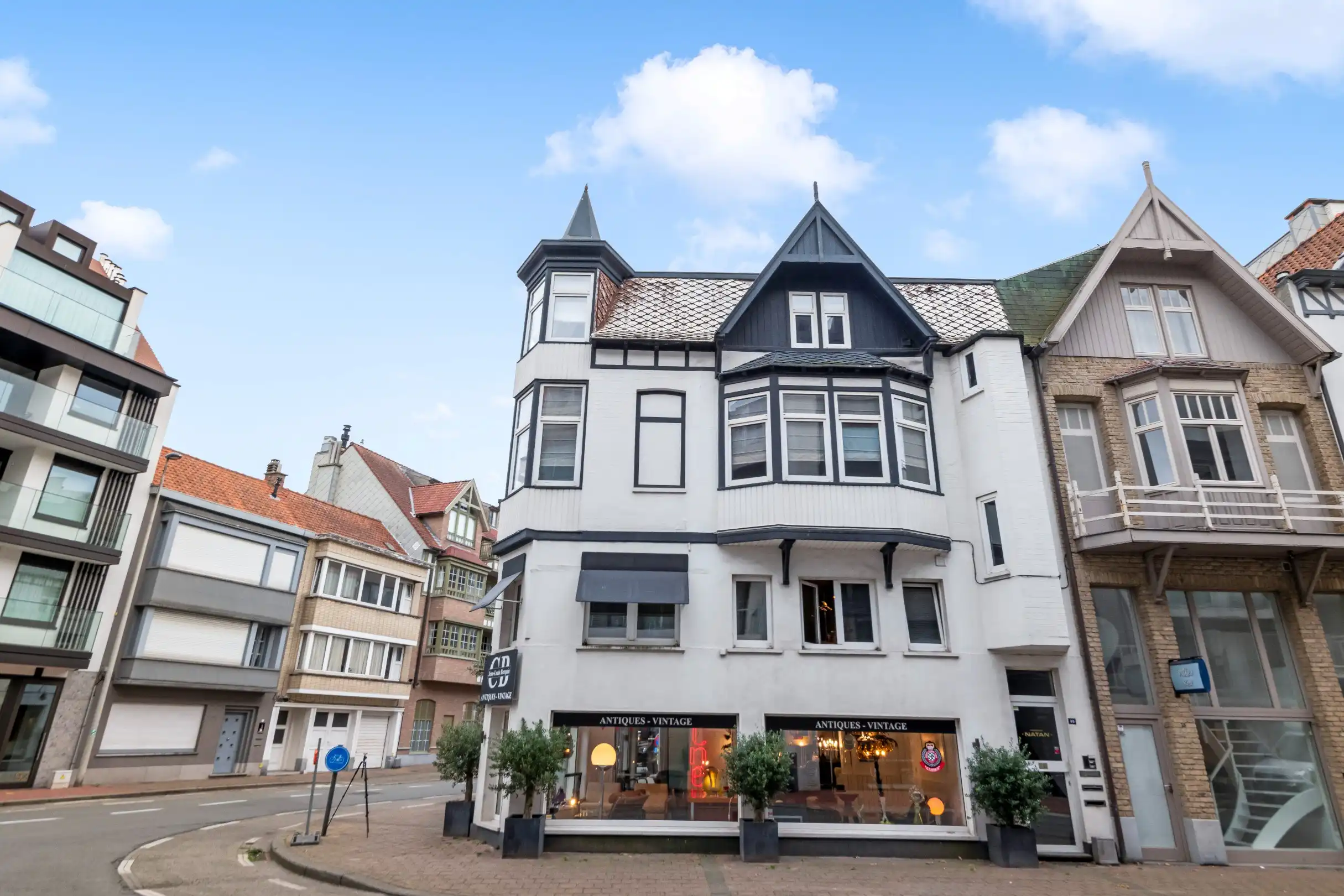 Multifunctioneel hoekpand met commerciële ruimte en  2 woonunits in centrum Knokke foto 3