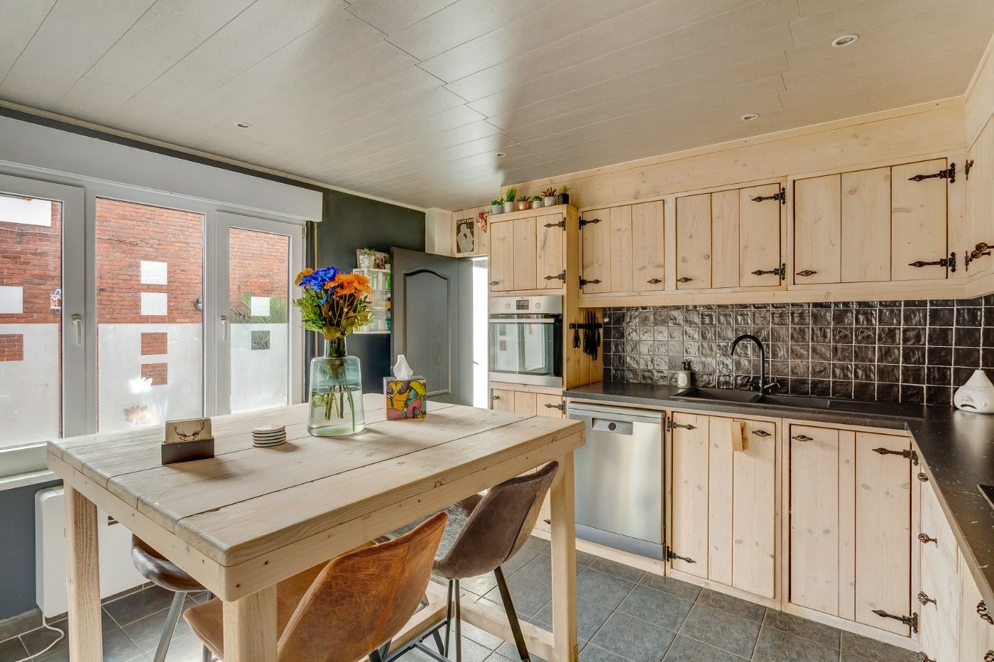 Vrijstaande, grote woning met dubbele garage op Z-perceel van 1093m² foto 10
