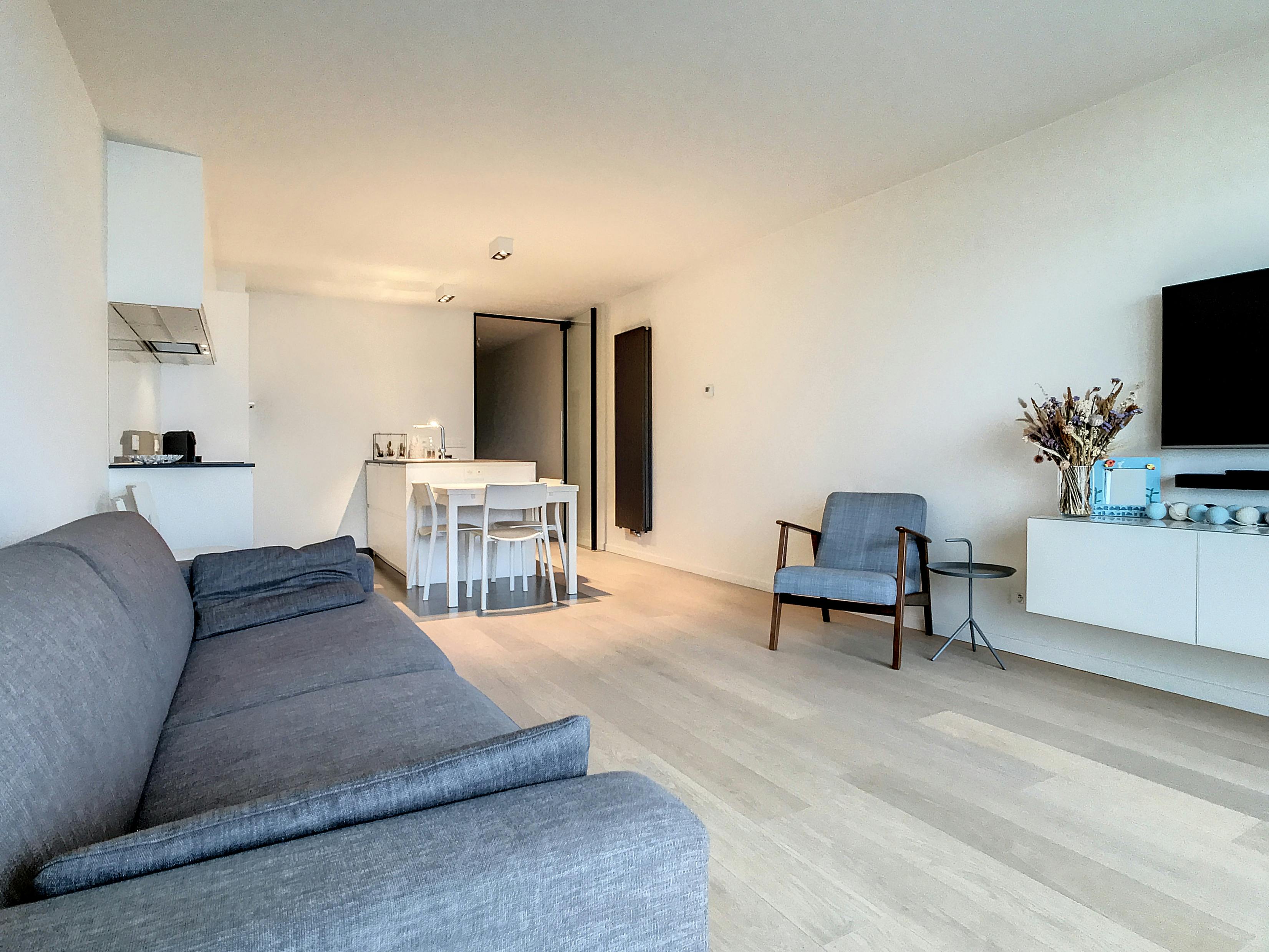 Gerenoveerd 1-slaapkamerappartement met frontaal zeezicht! foto 4