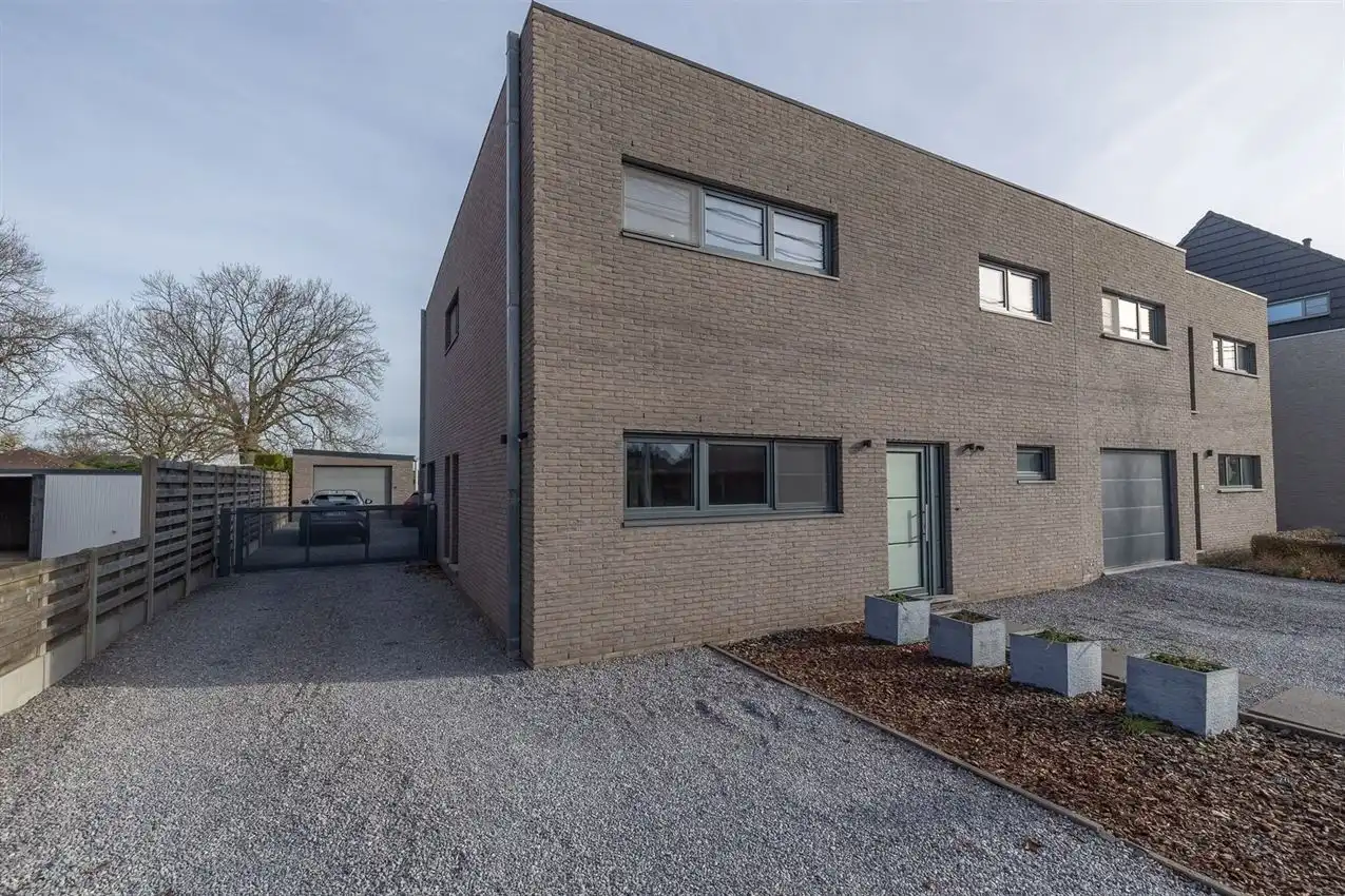 Groot wonen in recent huis zonder renovatie-of bouwzorgen foto 29