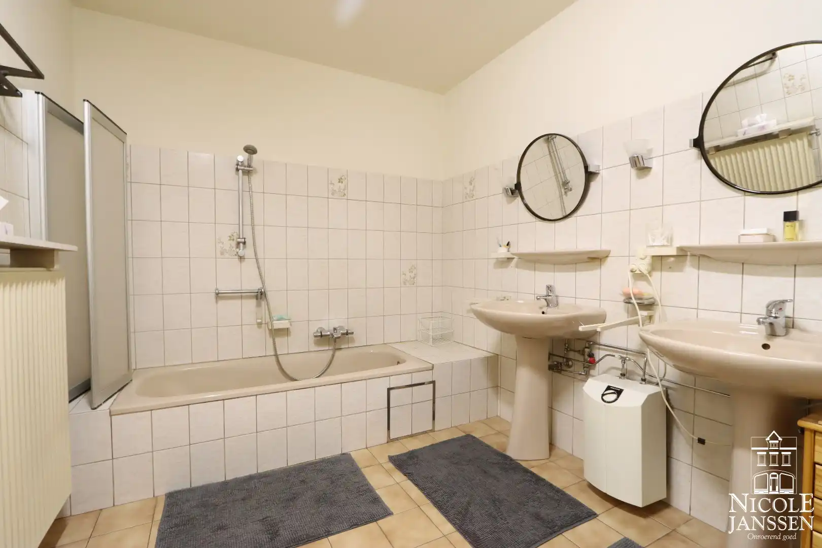 Ruim en instapklaar appartement met terras vlakbij het centrum foto 18