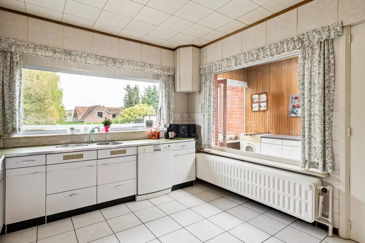 Te renoveren woning met 2 slpk., dubbele garage en tuin foto 8