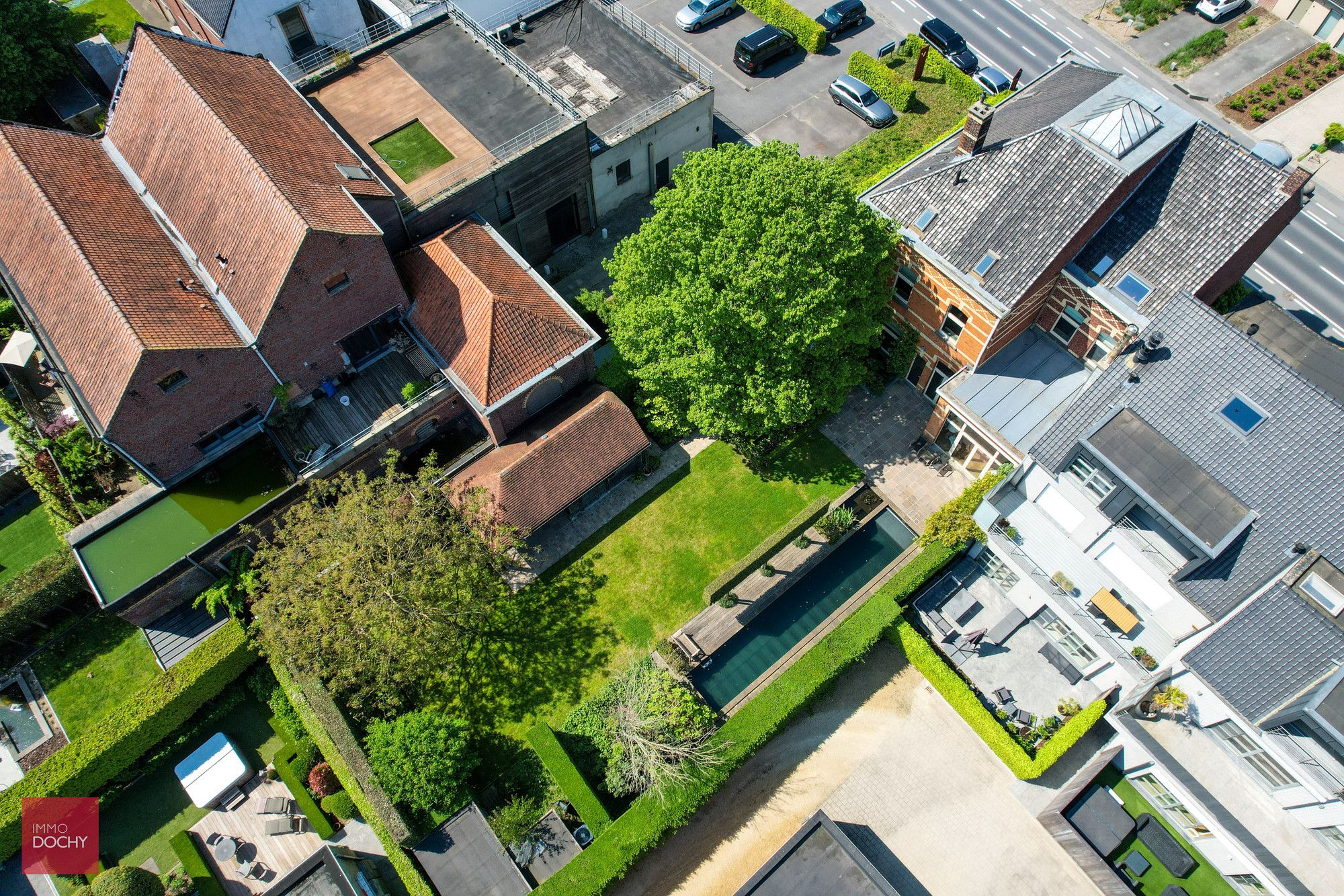 Ruim karaktervol herenhuis met zwembad foto 14