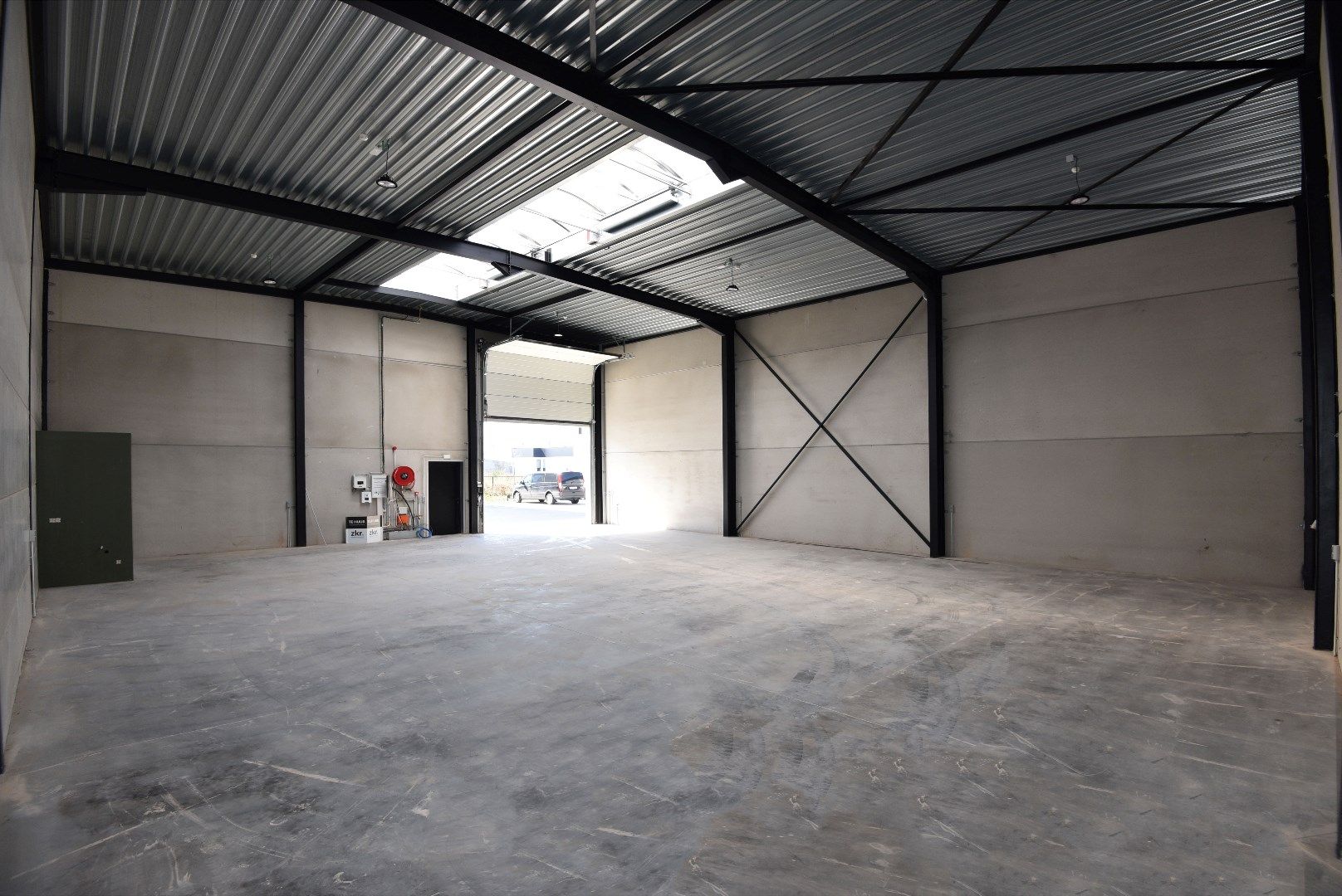 Goed gelegen nieuwbouw KMO-unit 267m² te Eeklo foto 2