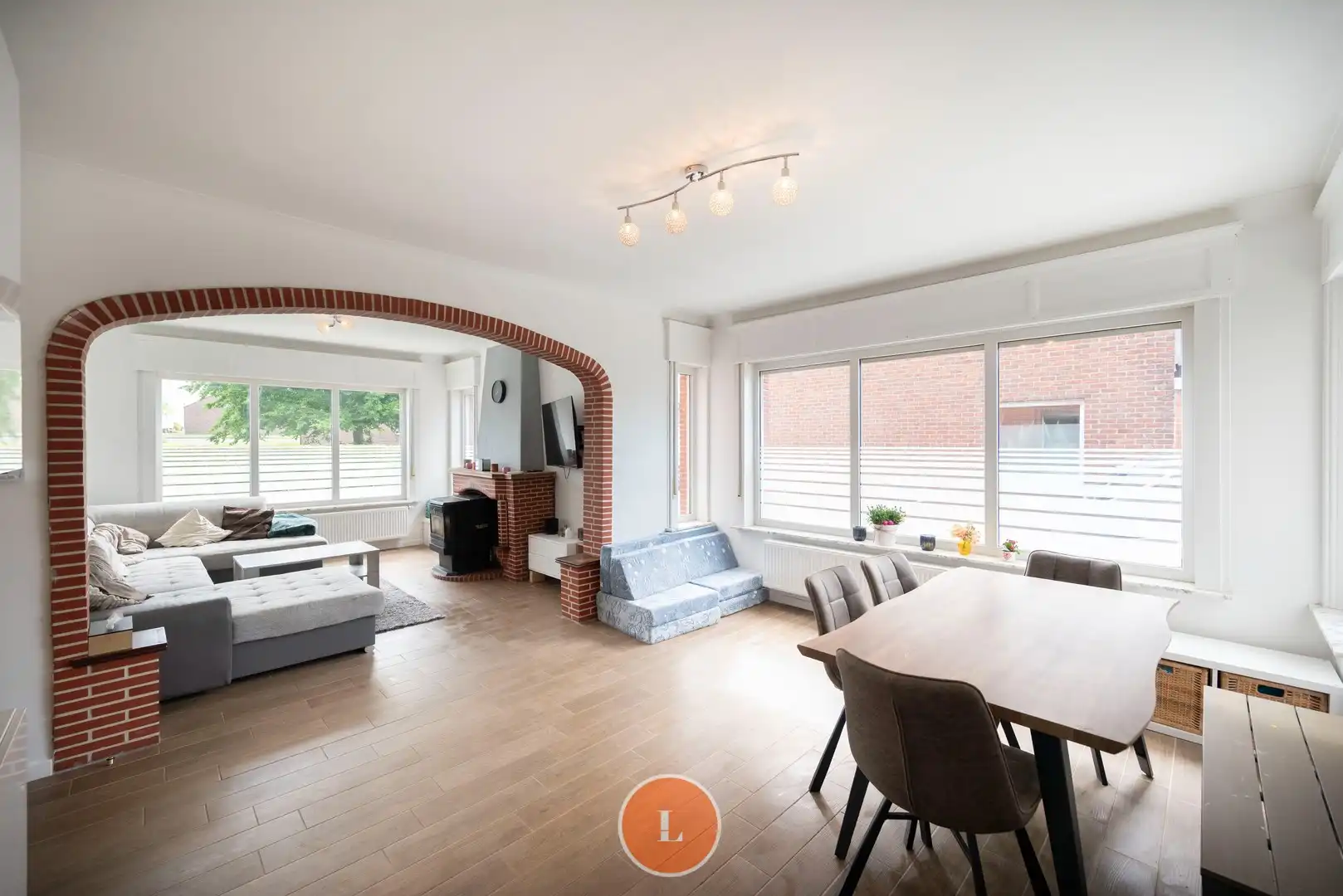 Halfopen woning met 2 slaapkamers (4 mogelijk) en garage foto 2