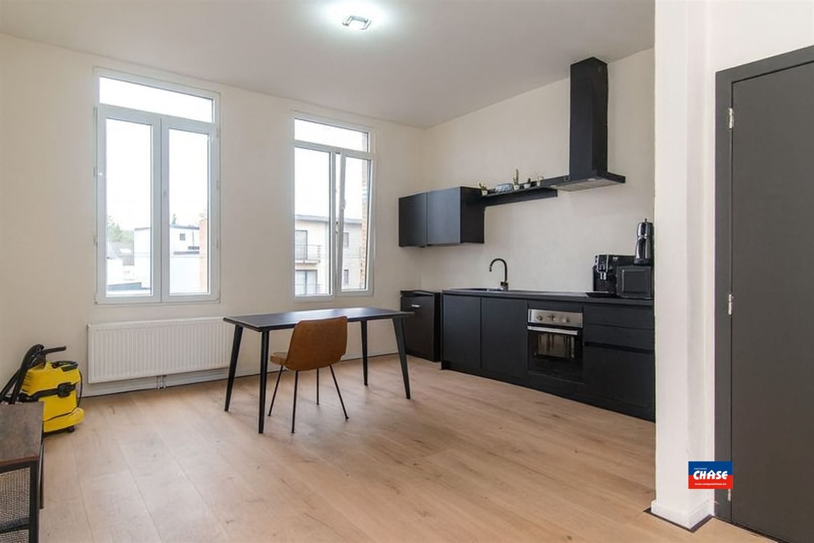 Gerenoveerd appartement met 2 slaapkamers foto 3