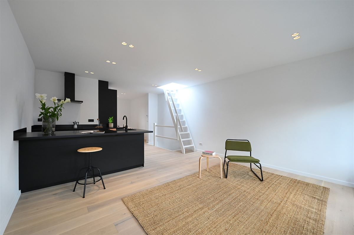 Volledig gerenoveerde opbrengsteigendom met 2 vergunde duplex-appartementen  foto 28