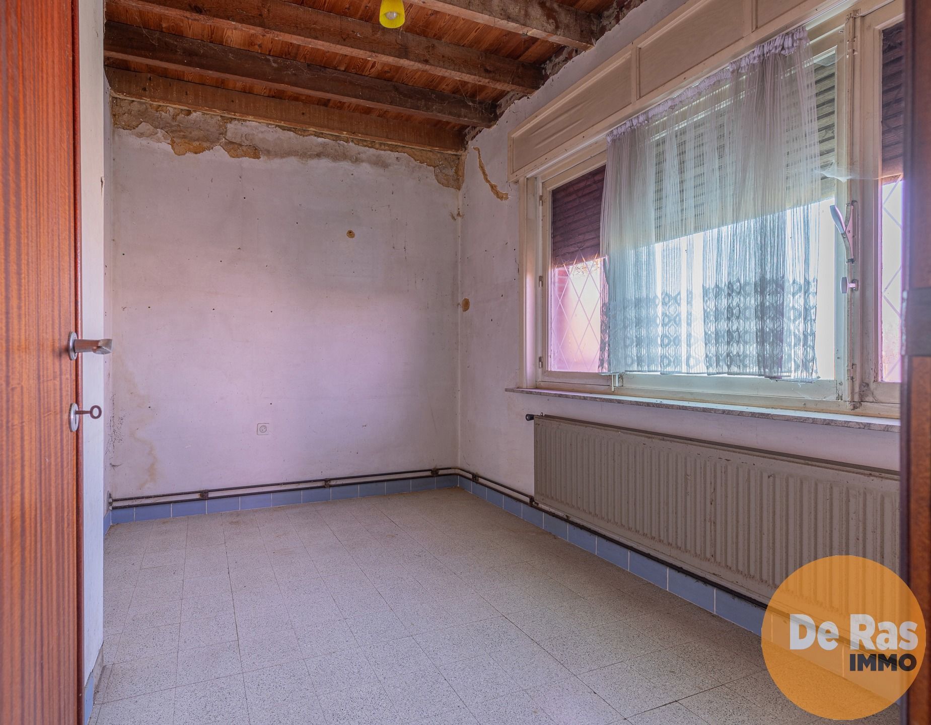 AAIGEM - Te renoveren woning met groot perceel  foto 9