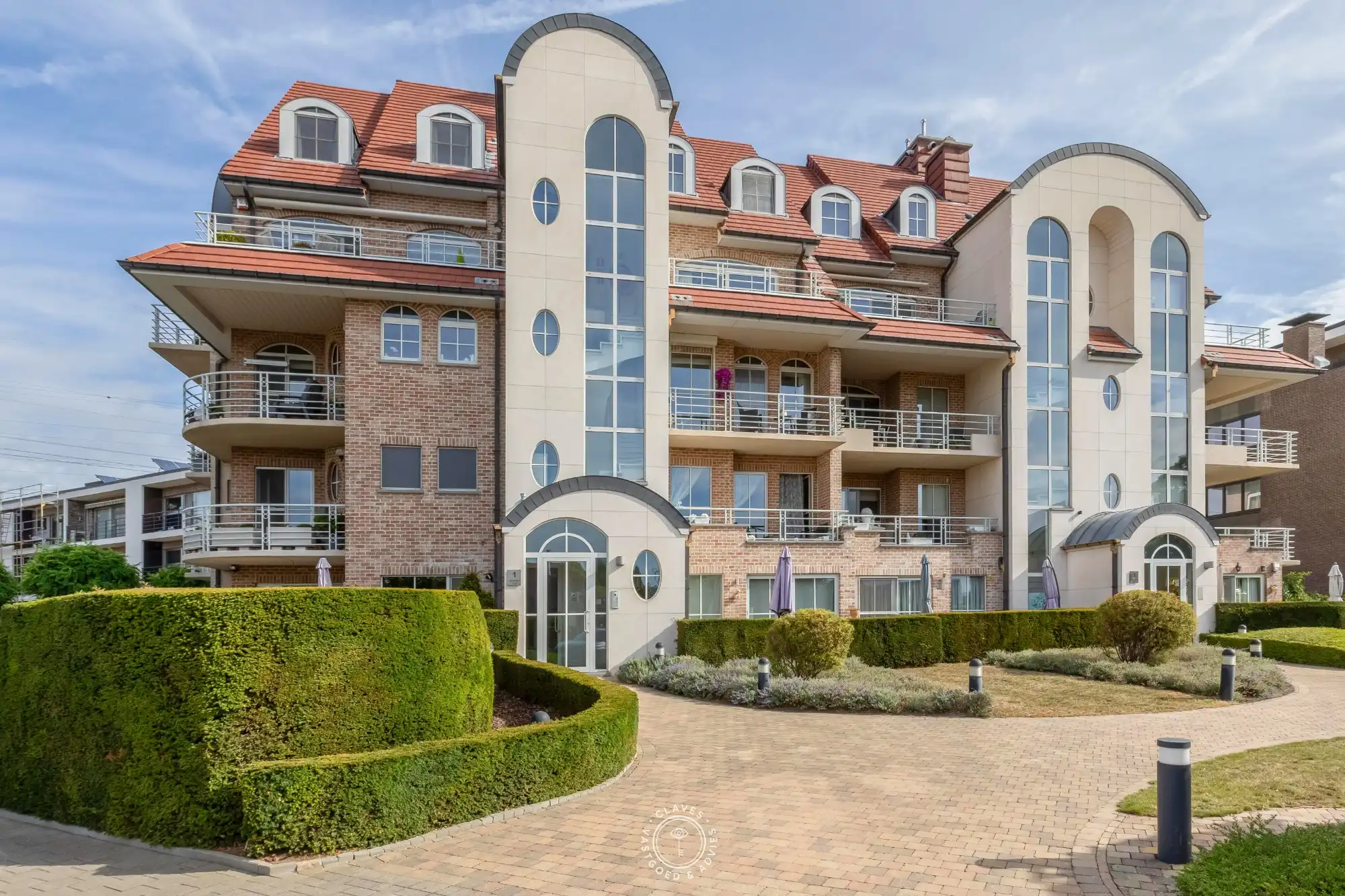 Imposant duplexappartement met een zee aan ruimte foto 2