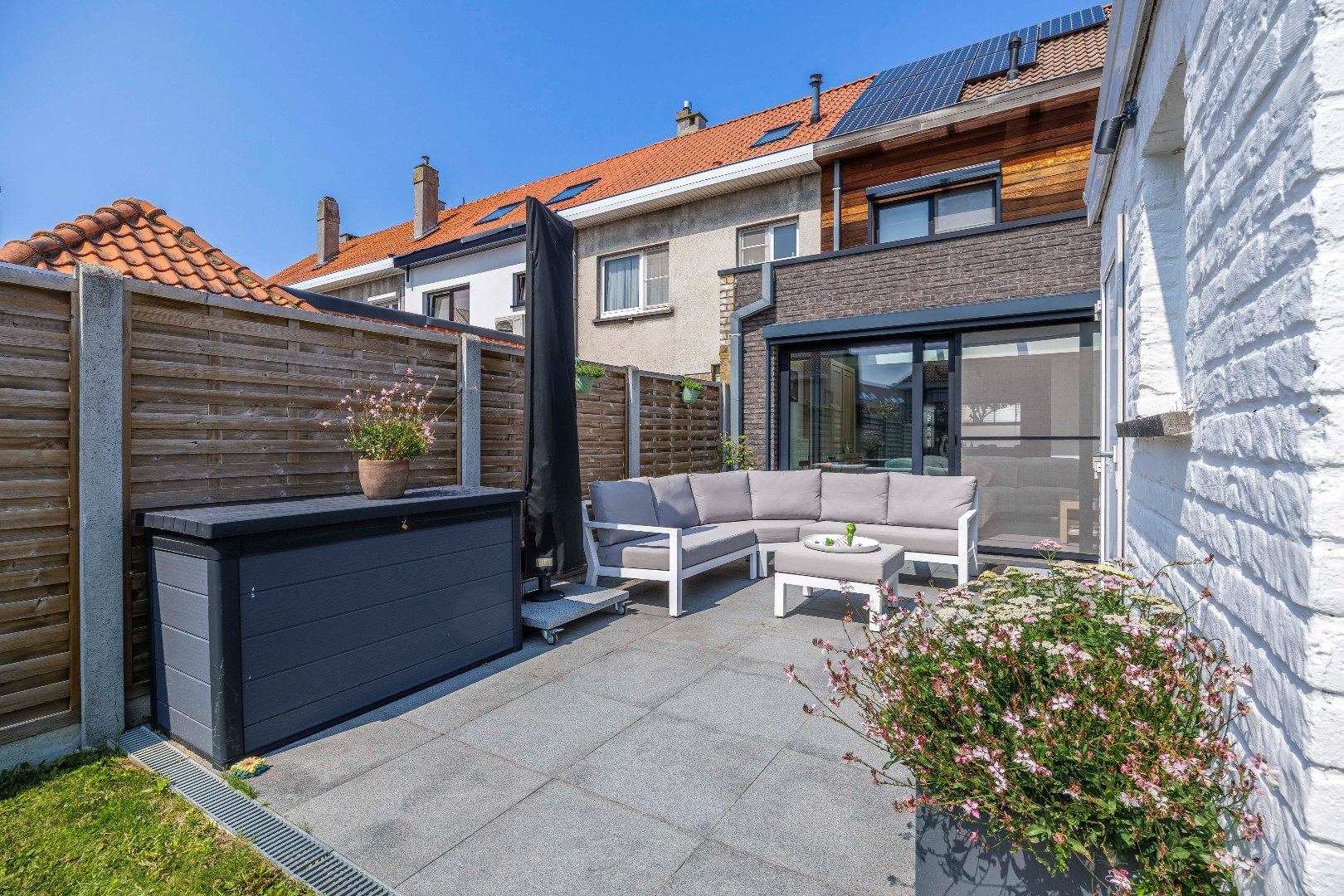 Top gerenoveerde woning met uitzonderlijke lichtinval in het hartje van Heist foto 8