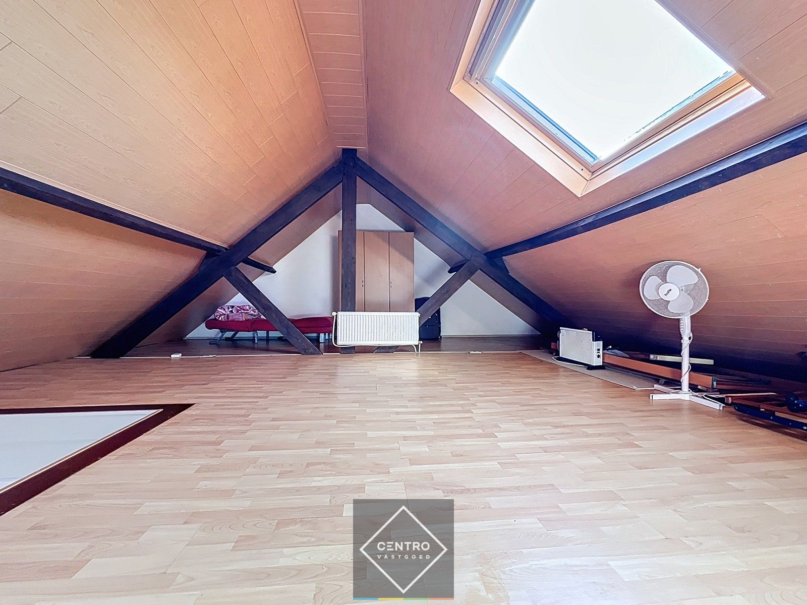 DUPLEX appartement te huur in het hartje van Roeselare. foto 10
