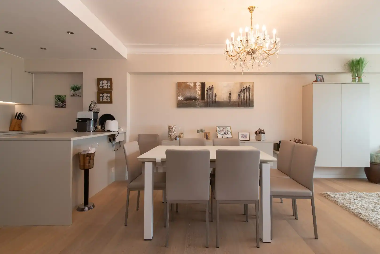 Prachtig gerenoveerd doorloopappartement met 2 slaapkamers foto 7