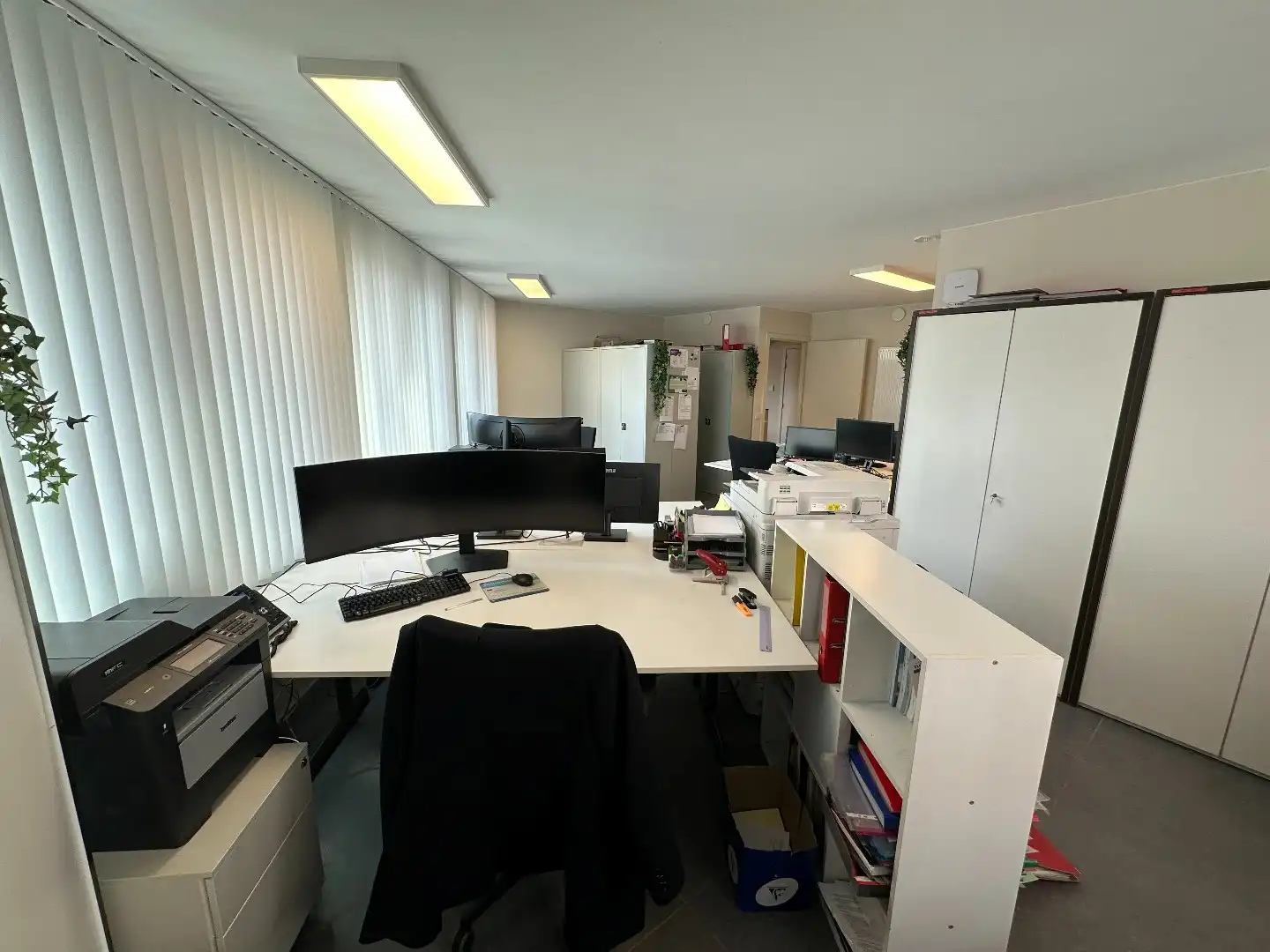 Instapklare kantoorruimte centrum Torhout, unieke kans! foto 14