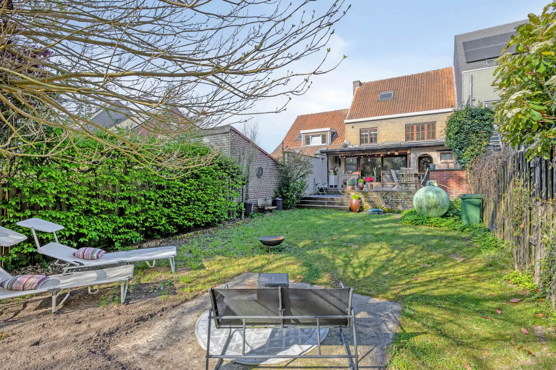 Instapklare woning met 3 slaapkamers en prachtige tuin. foto 2