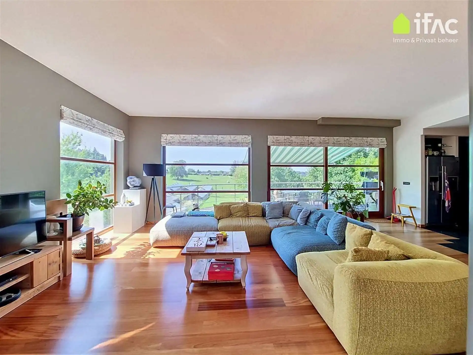 Unieke moderne split-levelvilla met zwembad op 17a83ca foto 7