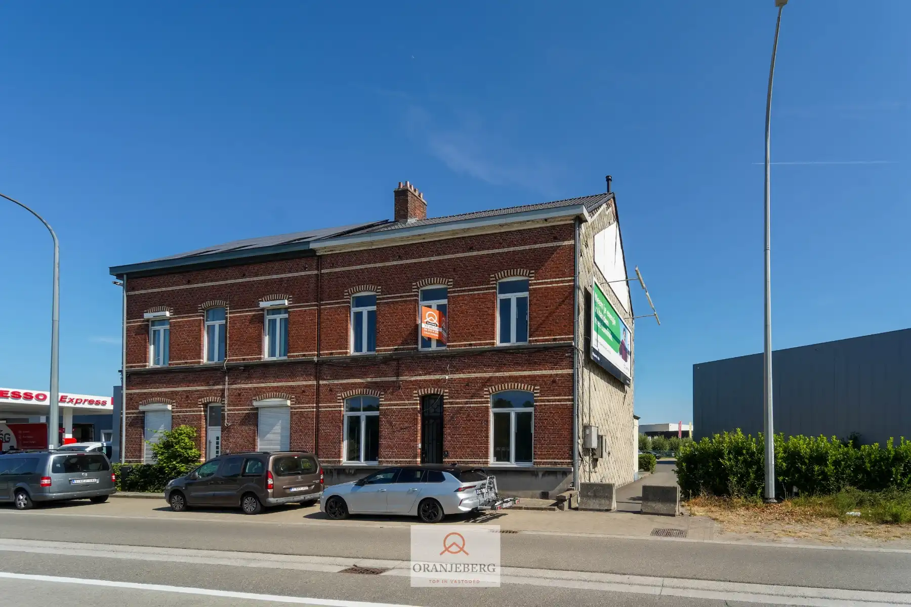 Kantoorwoning te huur in Evergem aan het water–strategisch gelegen op een boogscheut van centrum Gent en de R4 foto {{pictureIndex}}