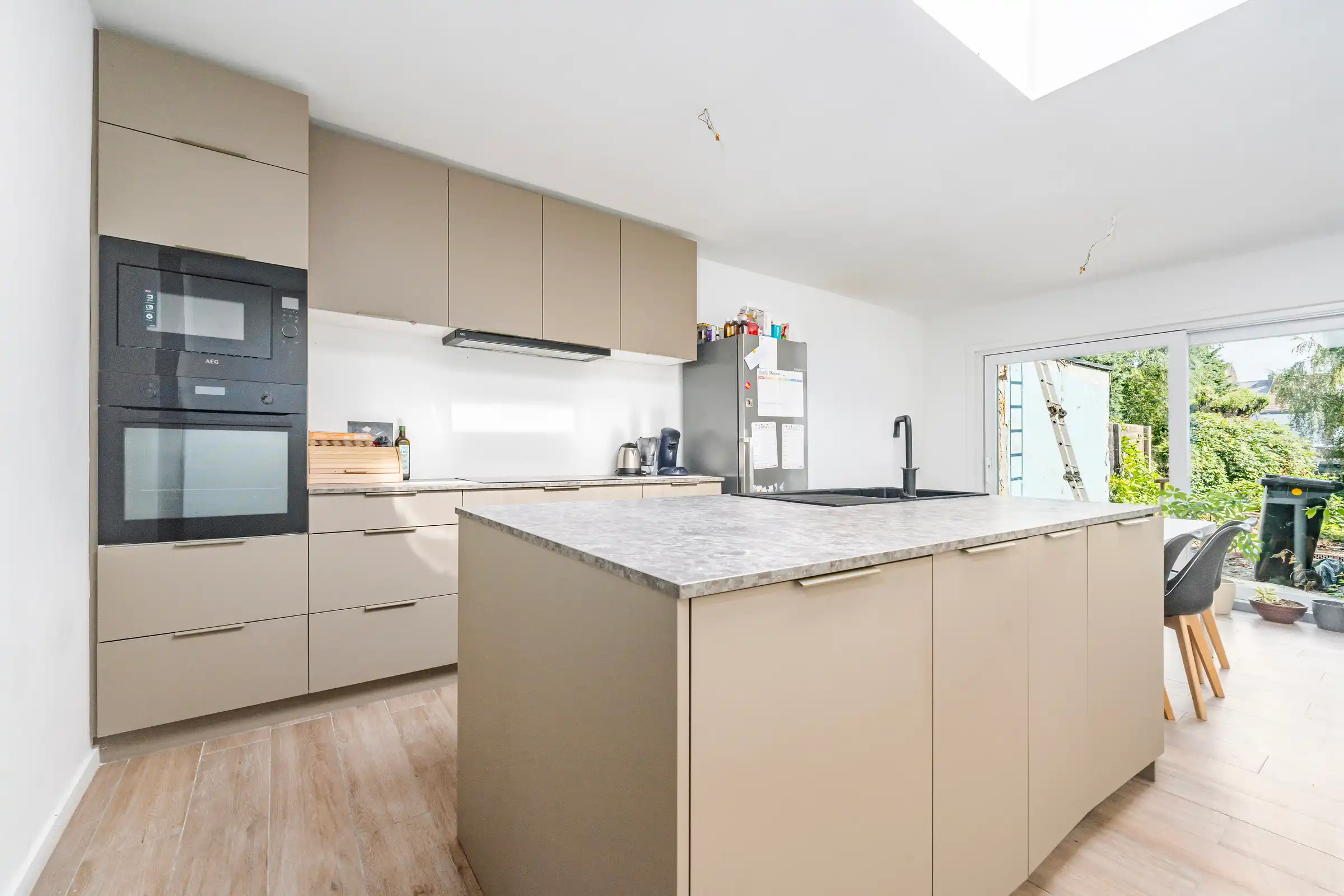 Gezinswoning met 5 slaapkamers met diepe tuin foto 7