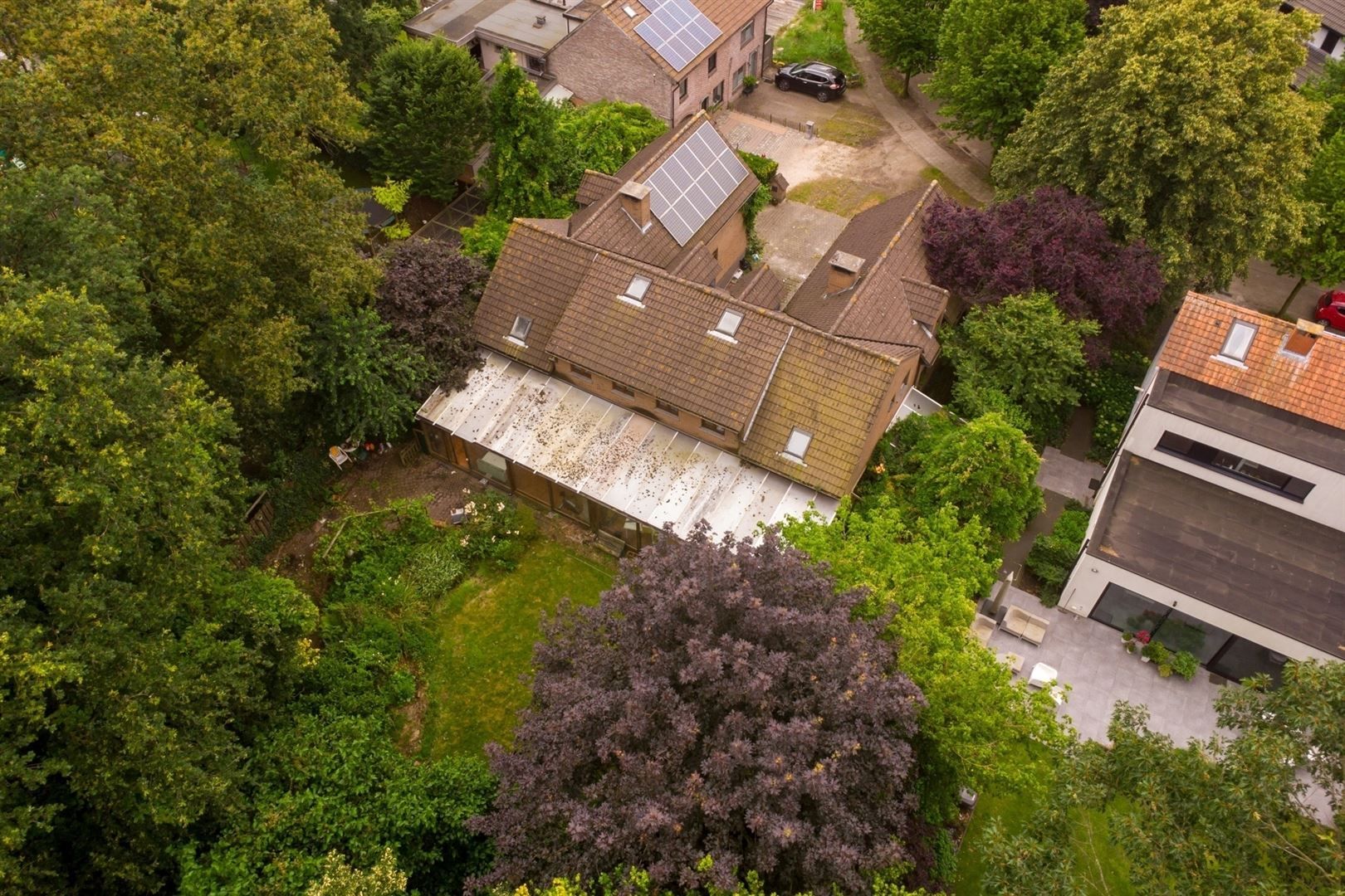 Karaktervolle half open villa met grote tuin 1.189m² in een rustige straat. foto 6