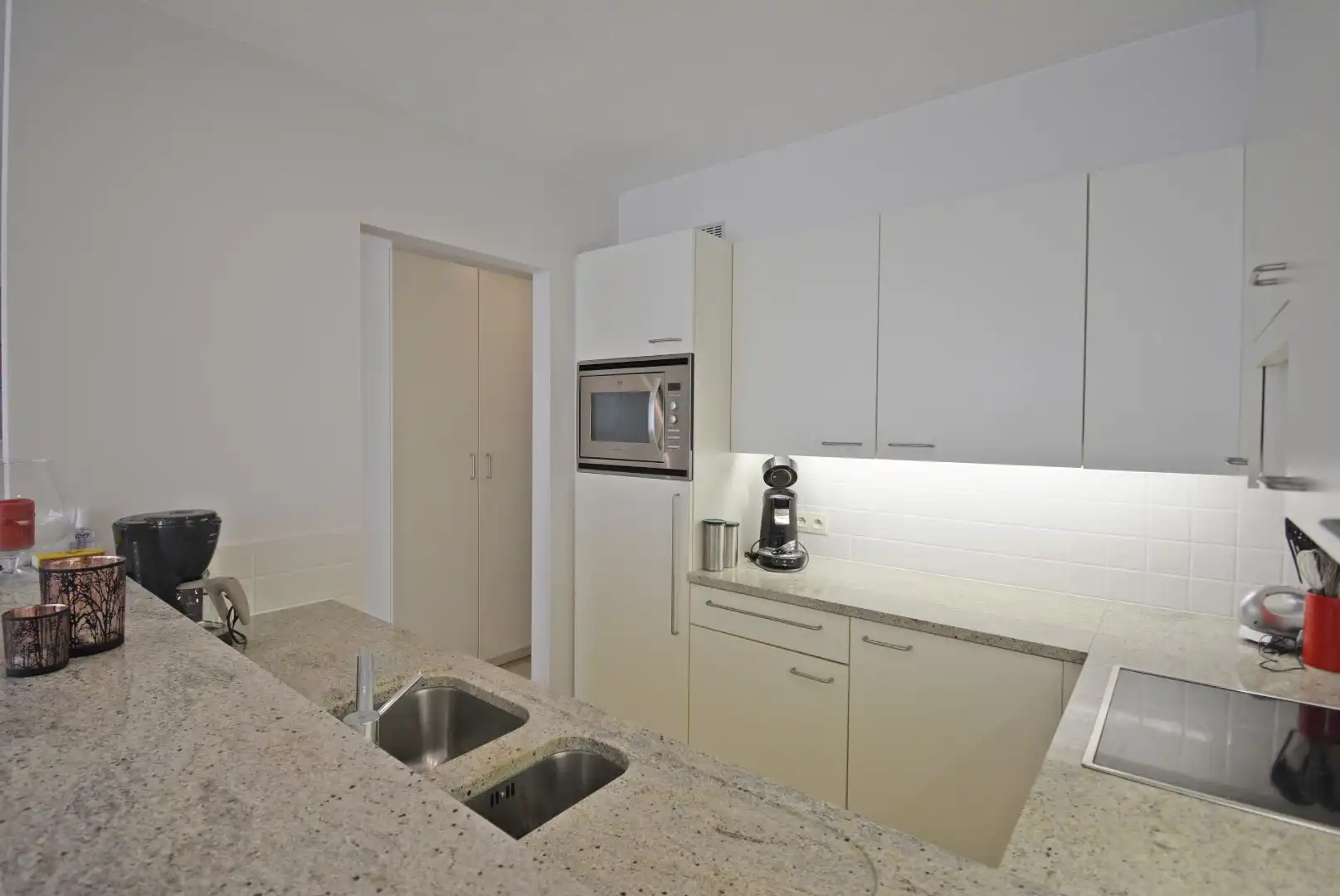 Ruim en lichtrijk appartement met 2 slaapkamers vlakbij het Rubensplein. foto 8