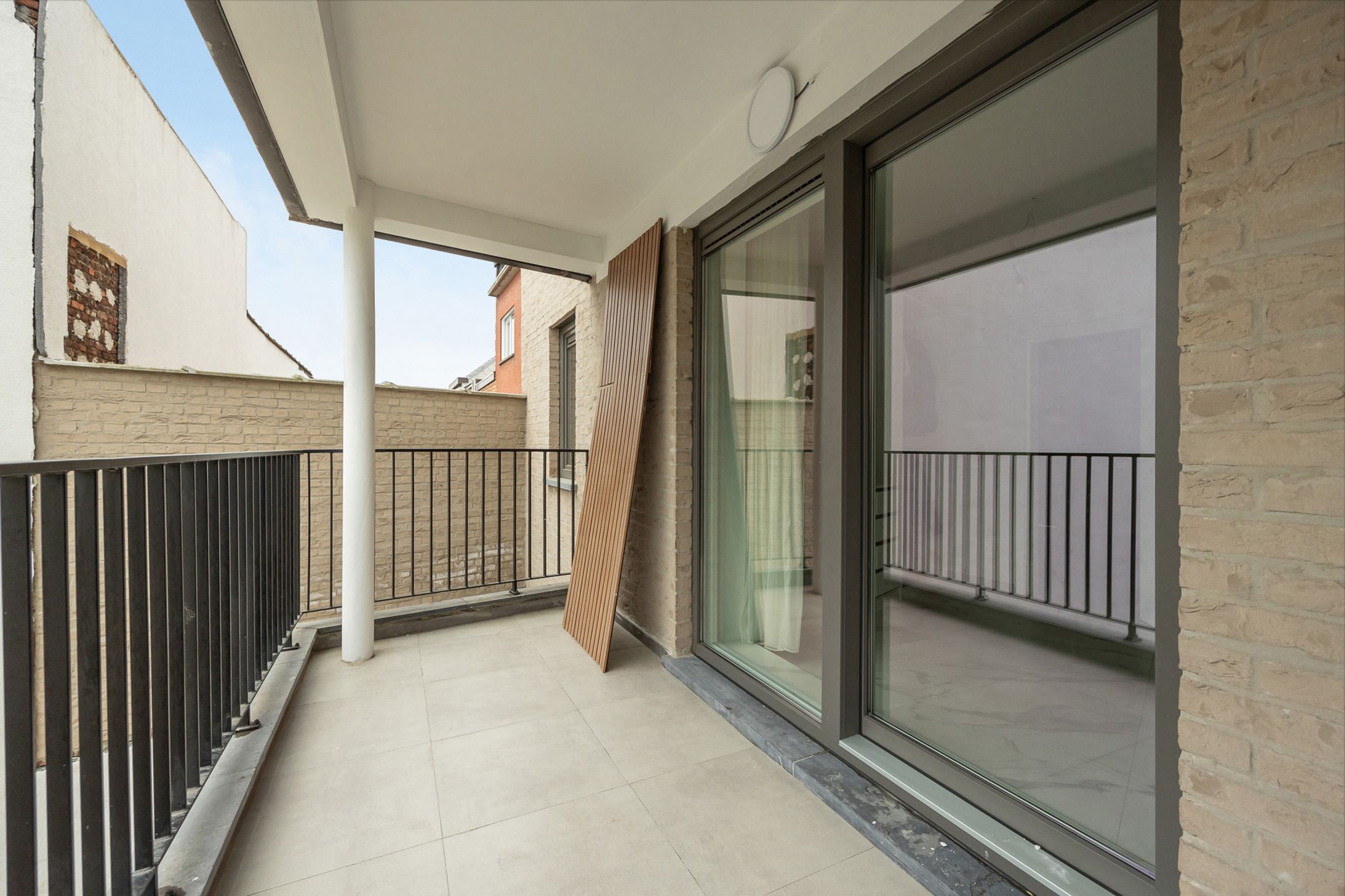 MERKSEM - Centraal gelegen ruim familie appartement met zonnig terras! foto 6