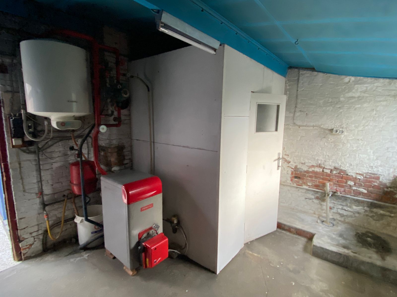 Zeer goed gelegen te renoveren woning foto 7