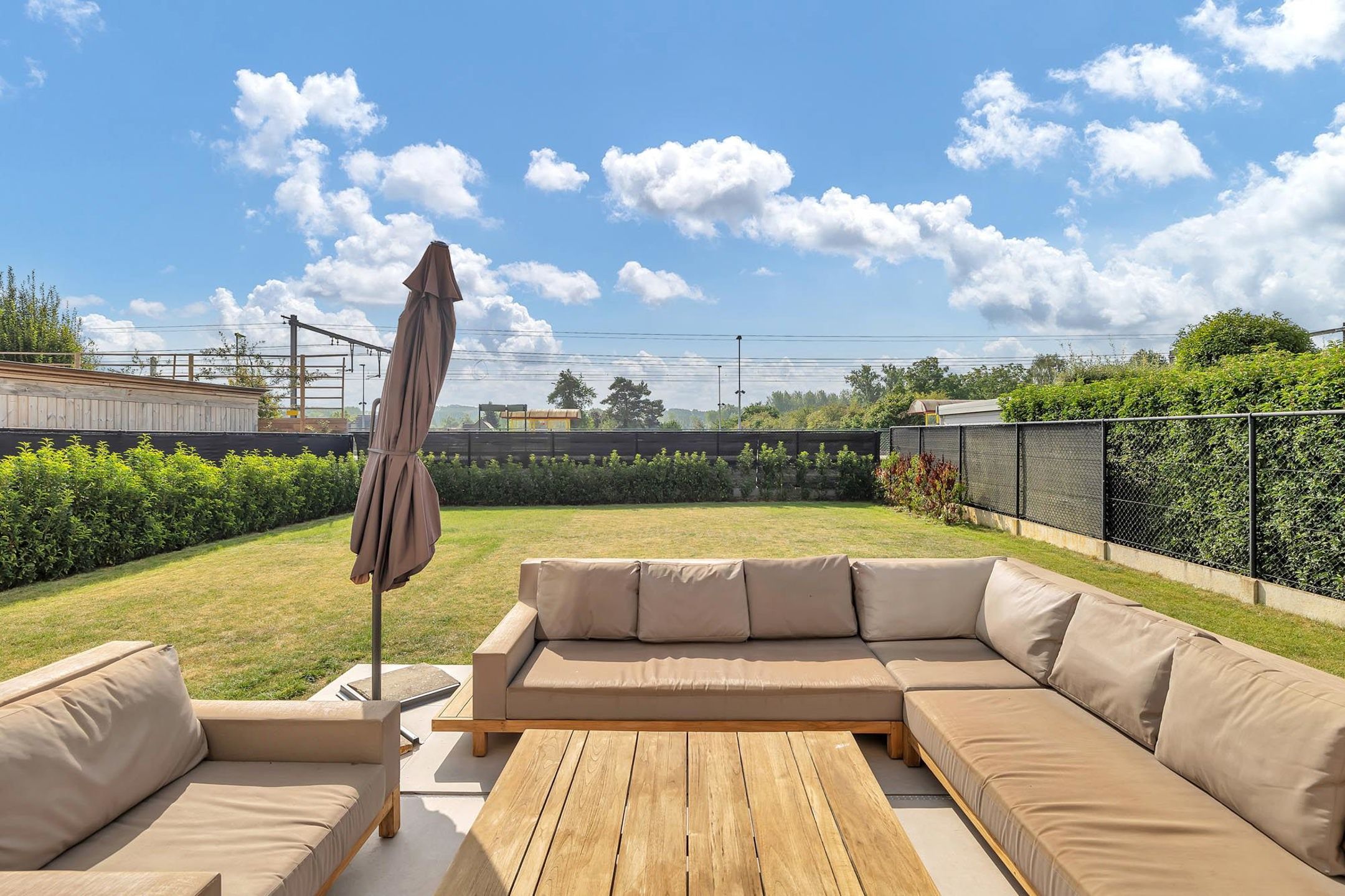 Prachtige woning met 4 slpks, tuin en garage foto 27