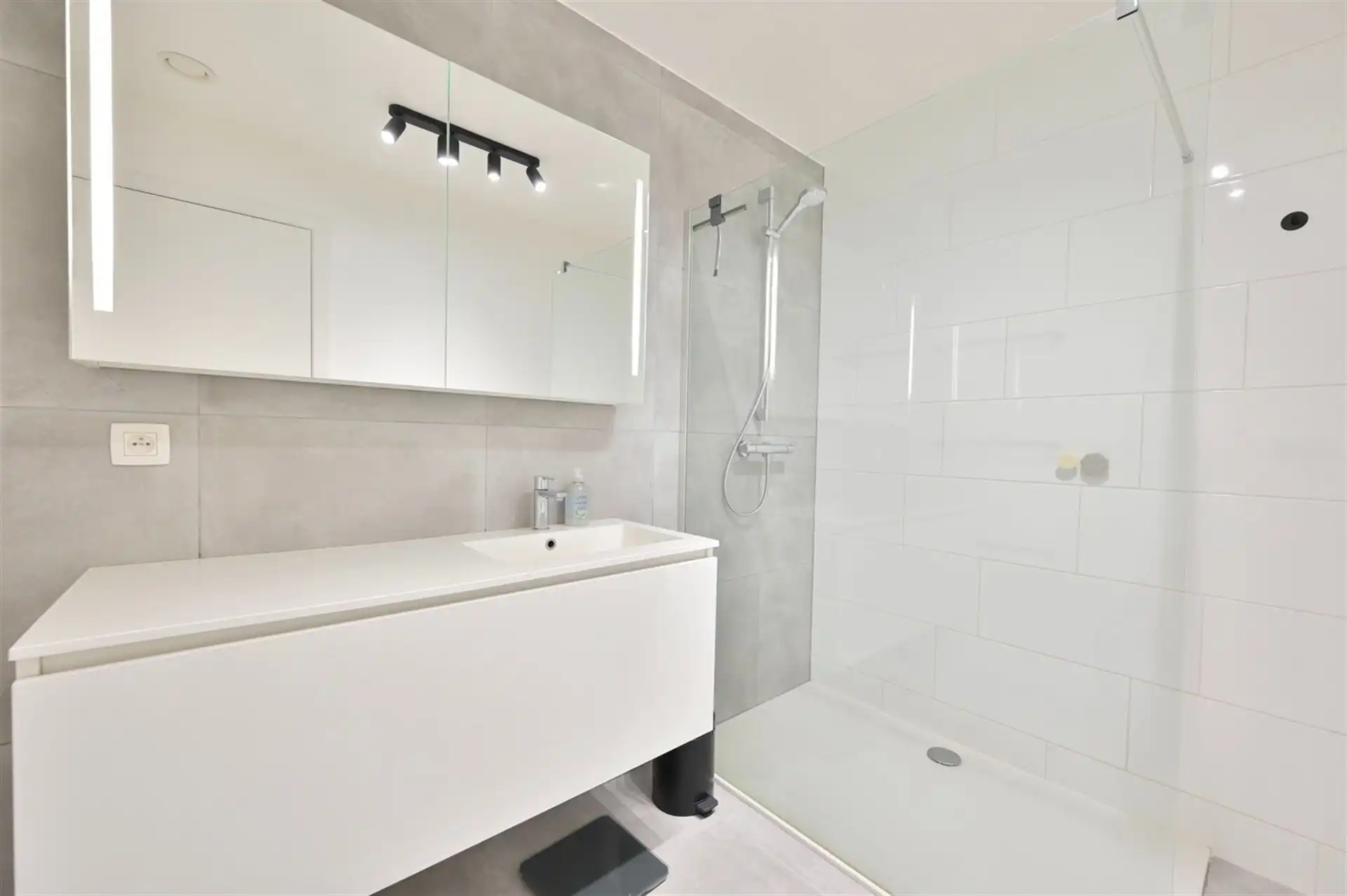 Stijlvol en energiezuinig appartement met 2 slaapkamers en groen uitzicht foto 16