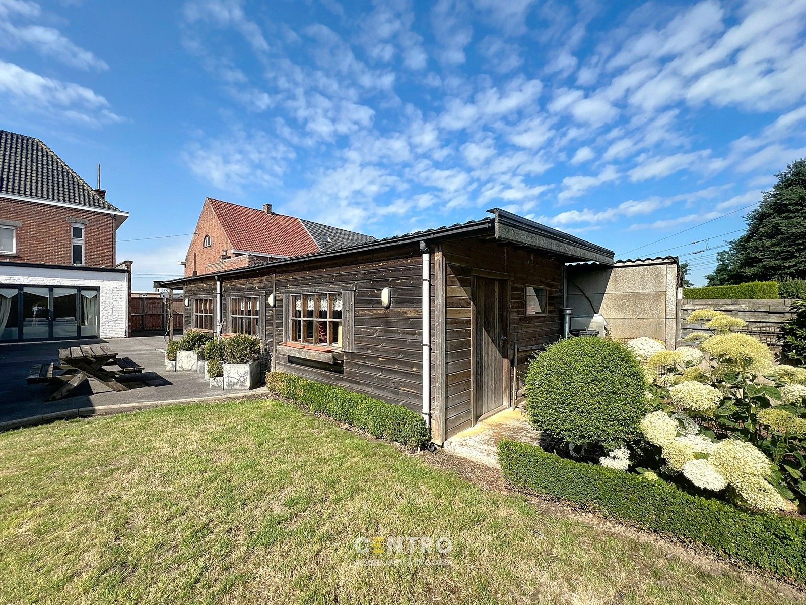 Handelshuis te TORHOUT te koop op verbindingsweg met veel passage. Heden nog ingericht als frituur ! foto 7