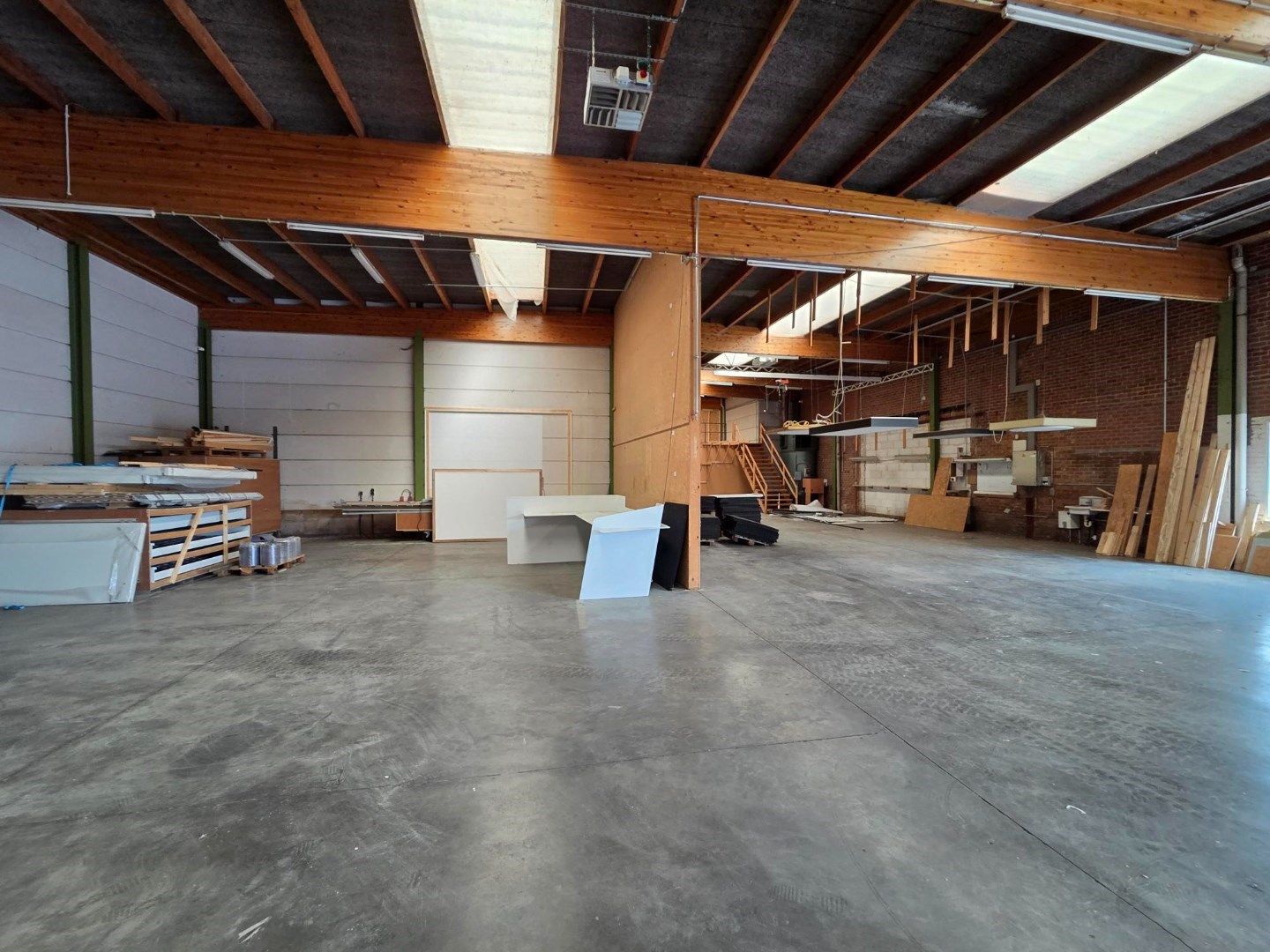 Opslagruimte van 555m² met bureel foto 9