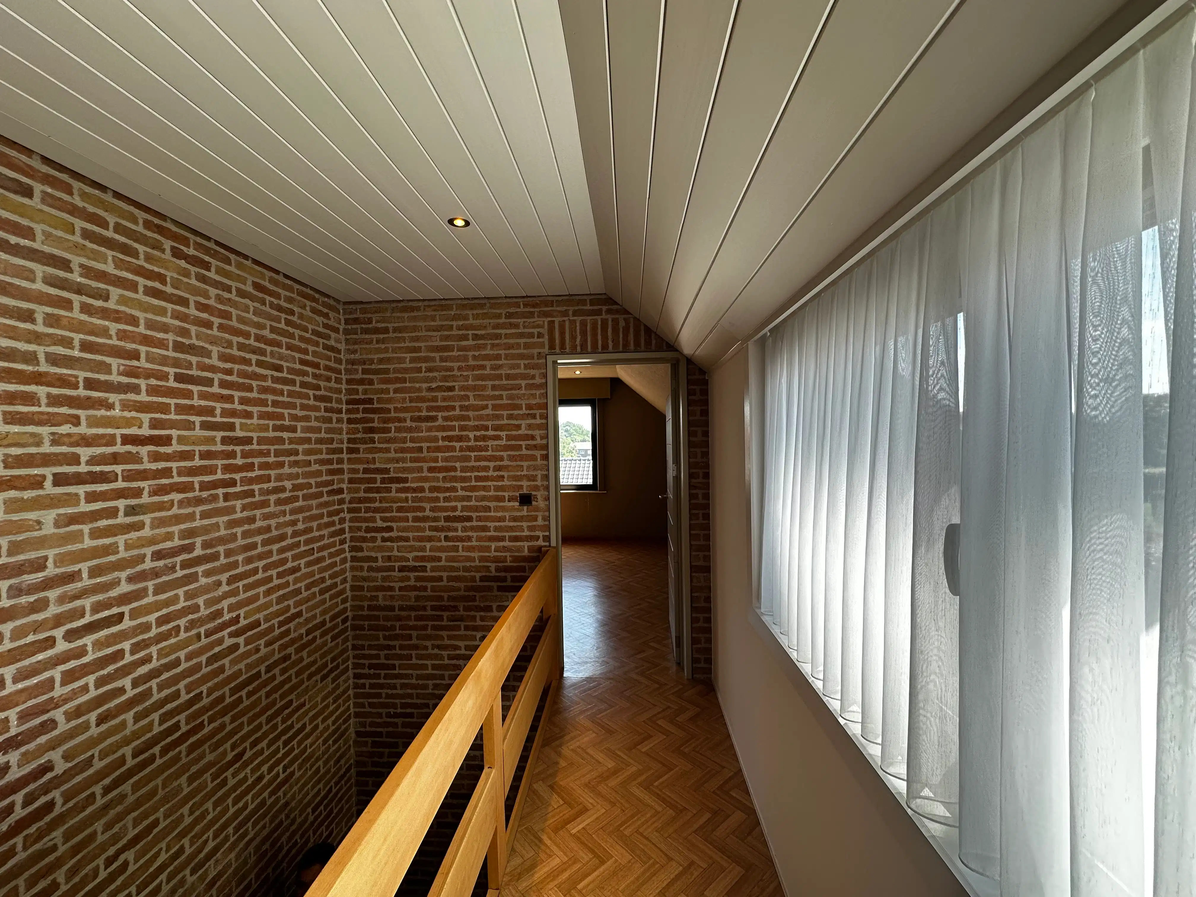 Ruime en lichtrijke woning te huur in het rustige Knesselare foto 18
