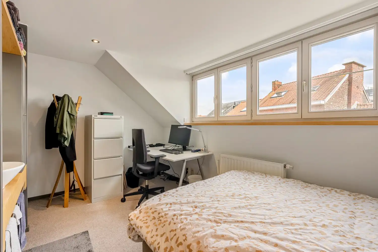 Grondig en stijlvol gerenoveerde burgerwoning met 5 slaapkamers, 3 badkamers en een tuin te centrum Leuven! foto 29